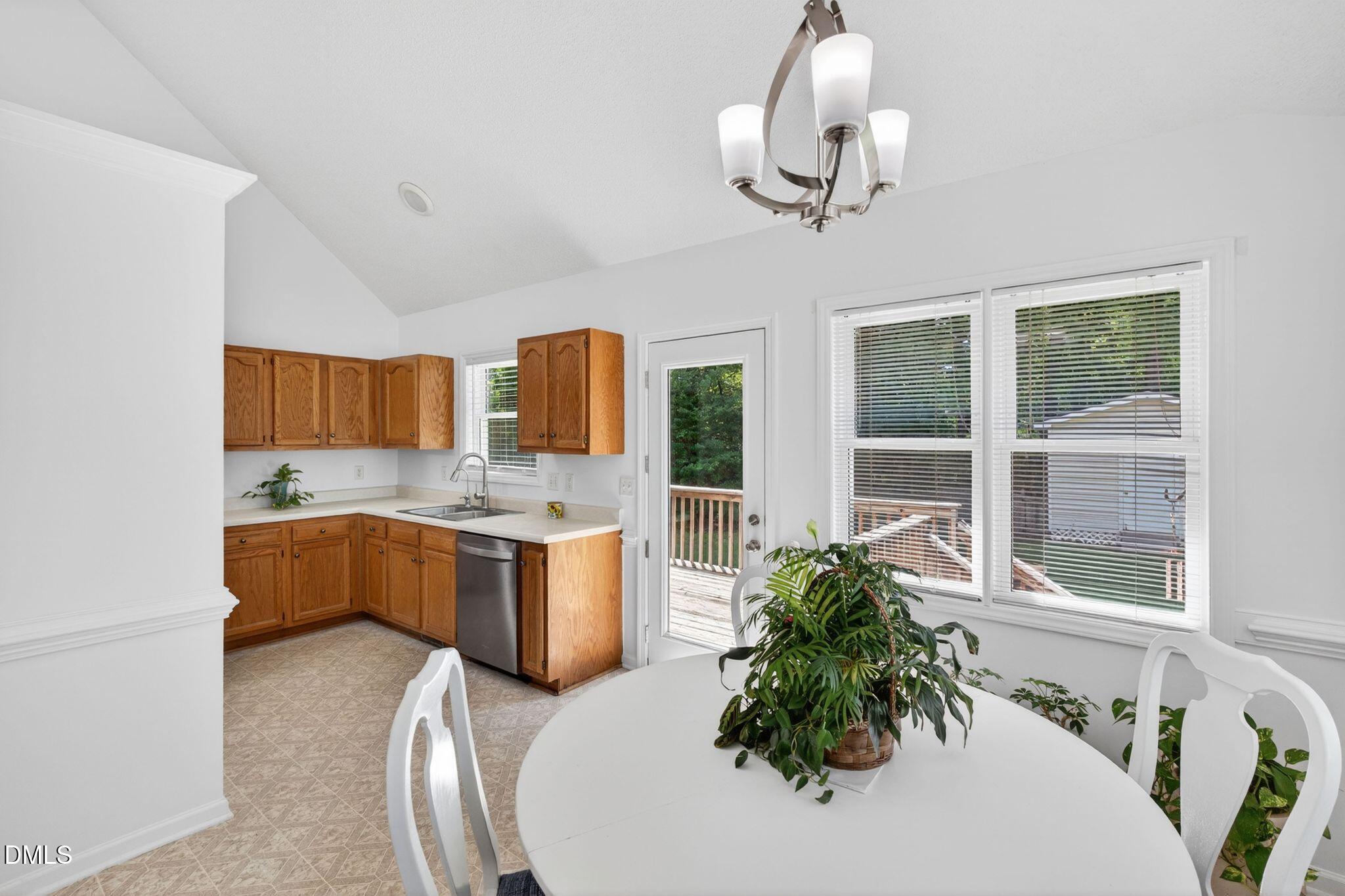 2733 Glastonbury Road