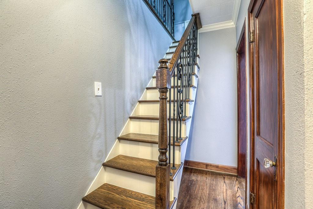 606 Avenue Of Oaks Street