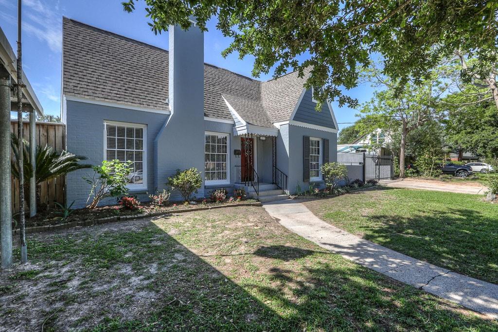 606 Avenue Of Oaks Street