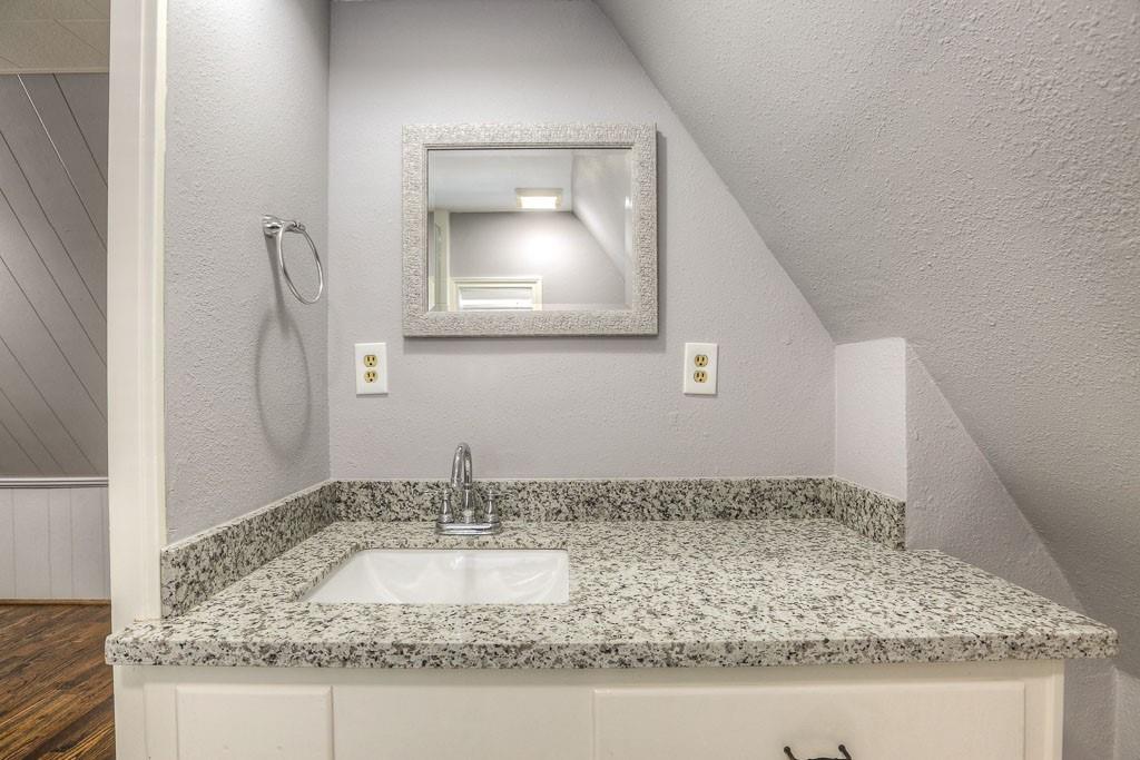 606 Avenue Of Oaks Street