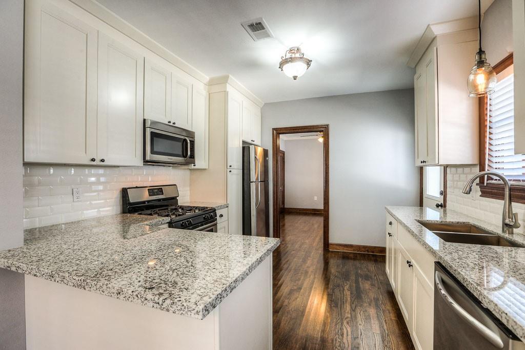 606 Avenue Of Oaks Street