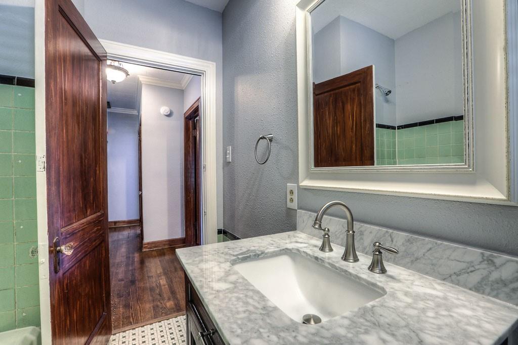 606 Avenue Of Oaks Street