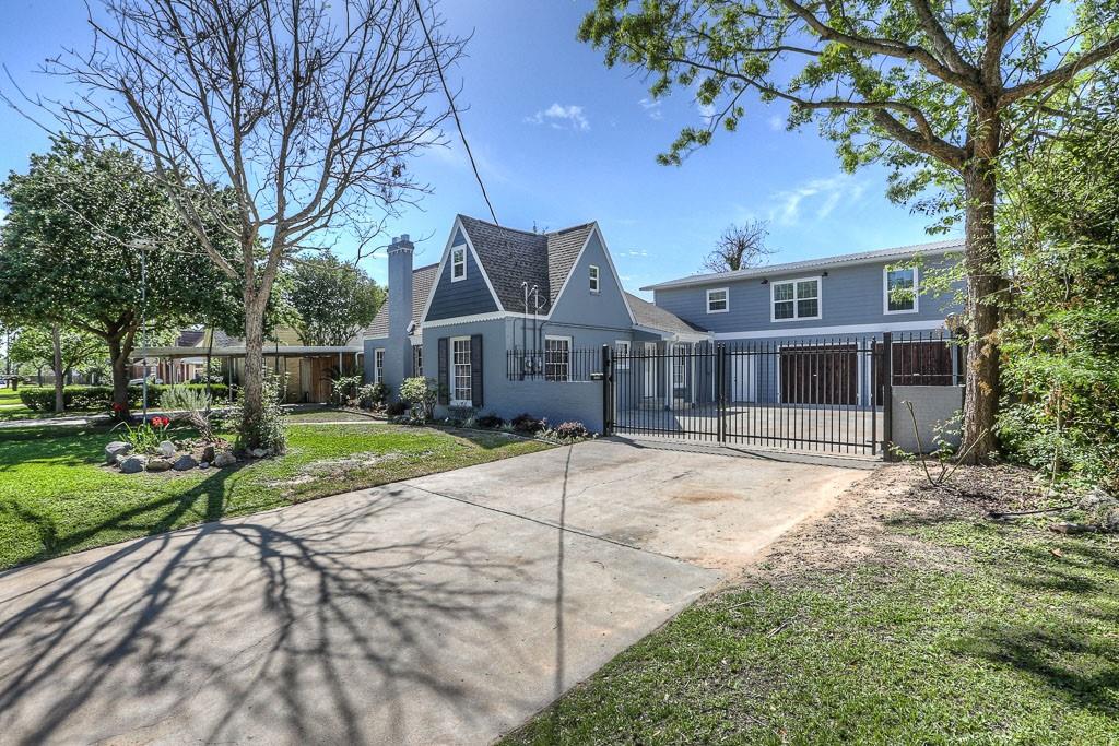 606 Avenue Of Oaks Street