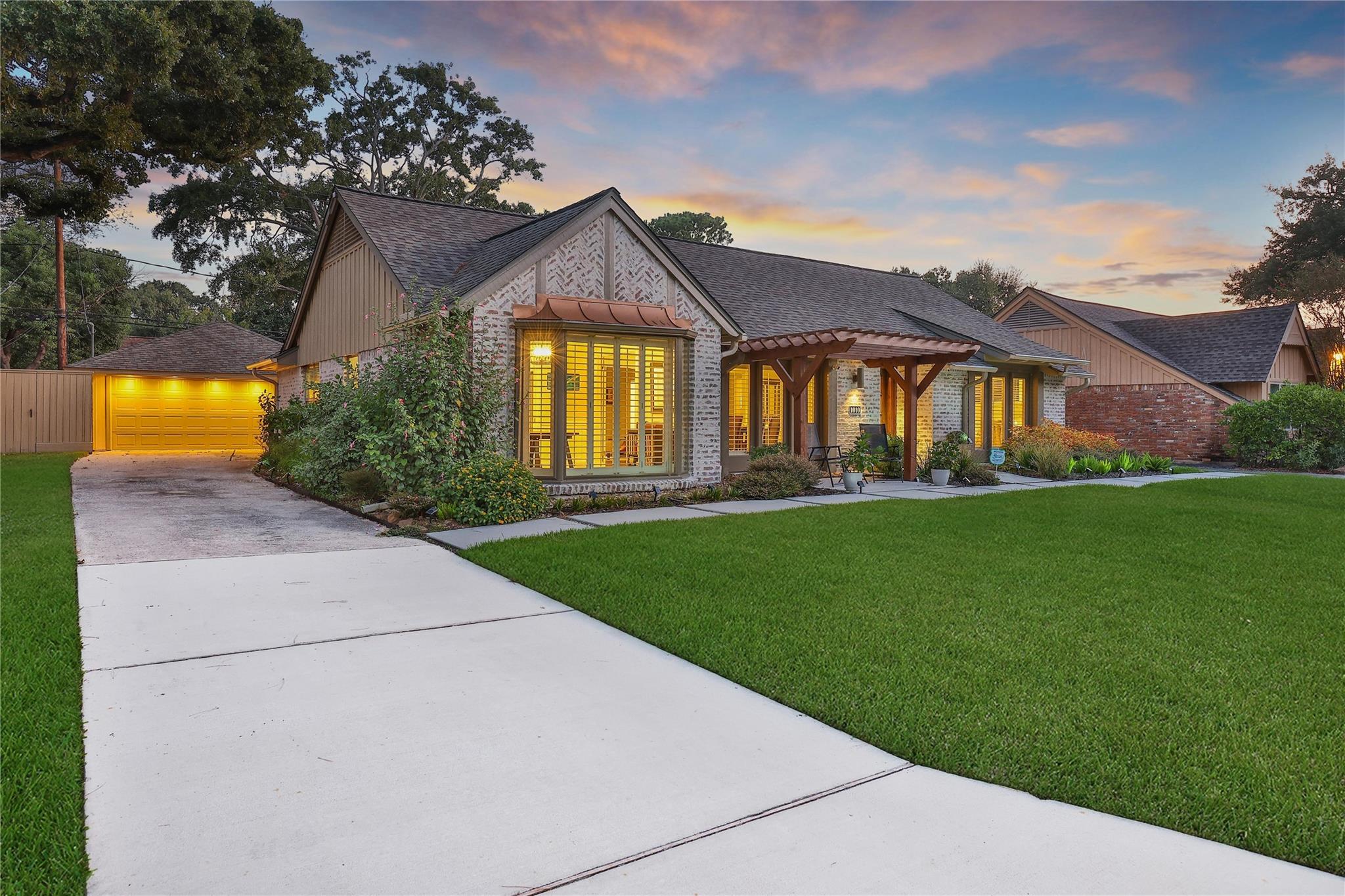 1010 Chamboard Lane