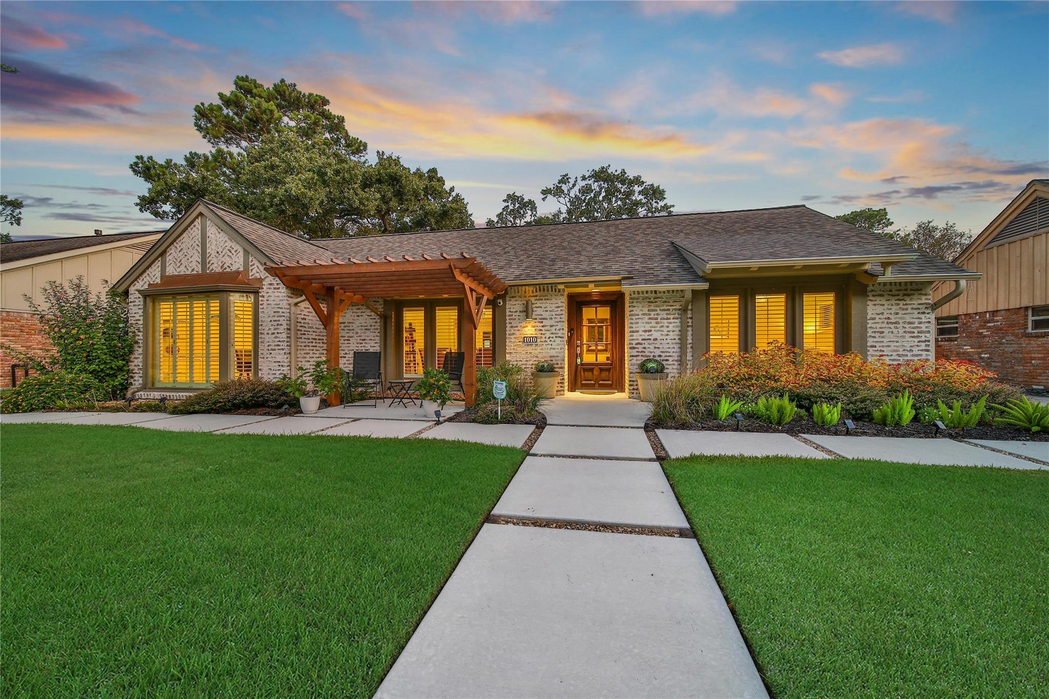 1010 Chamboard Lane
