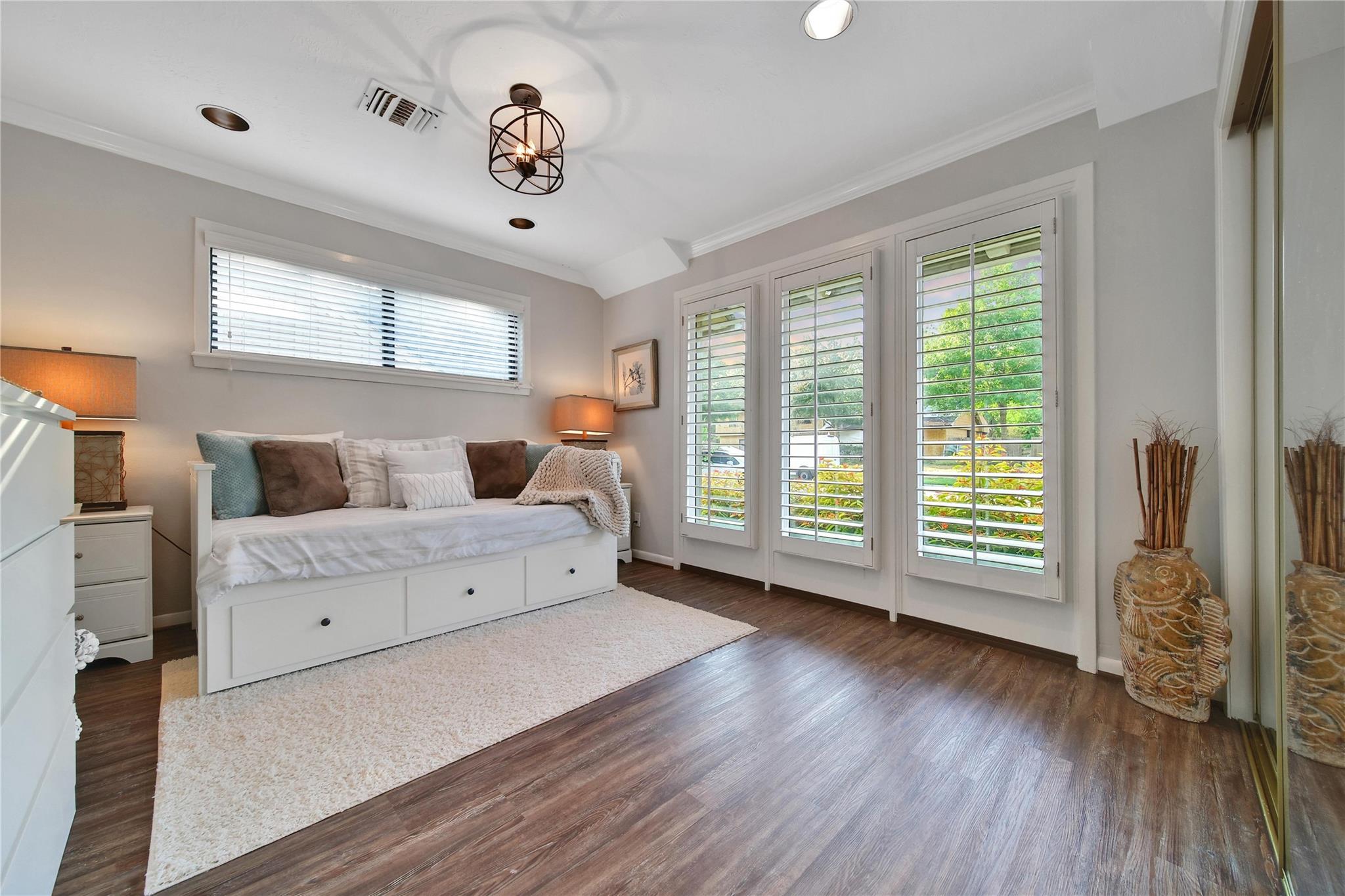 1010 Chamboard Lane
