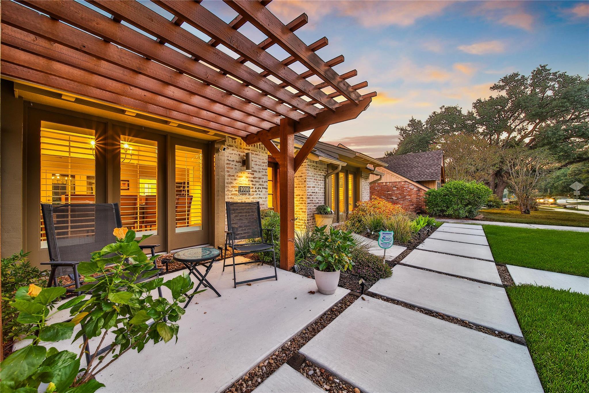 1010 Chamboard Lane