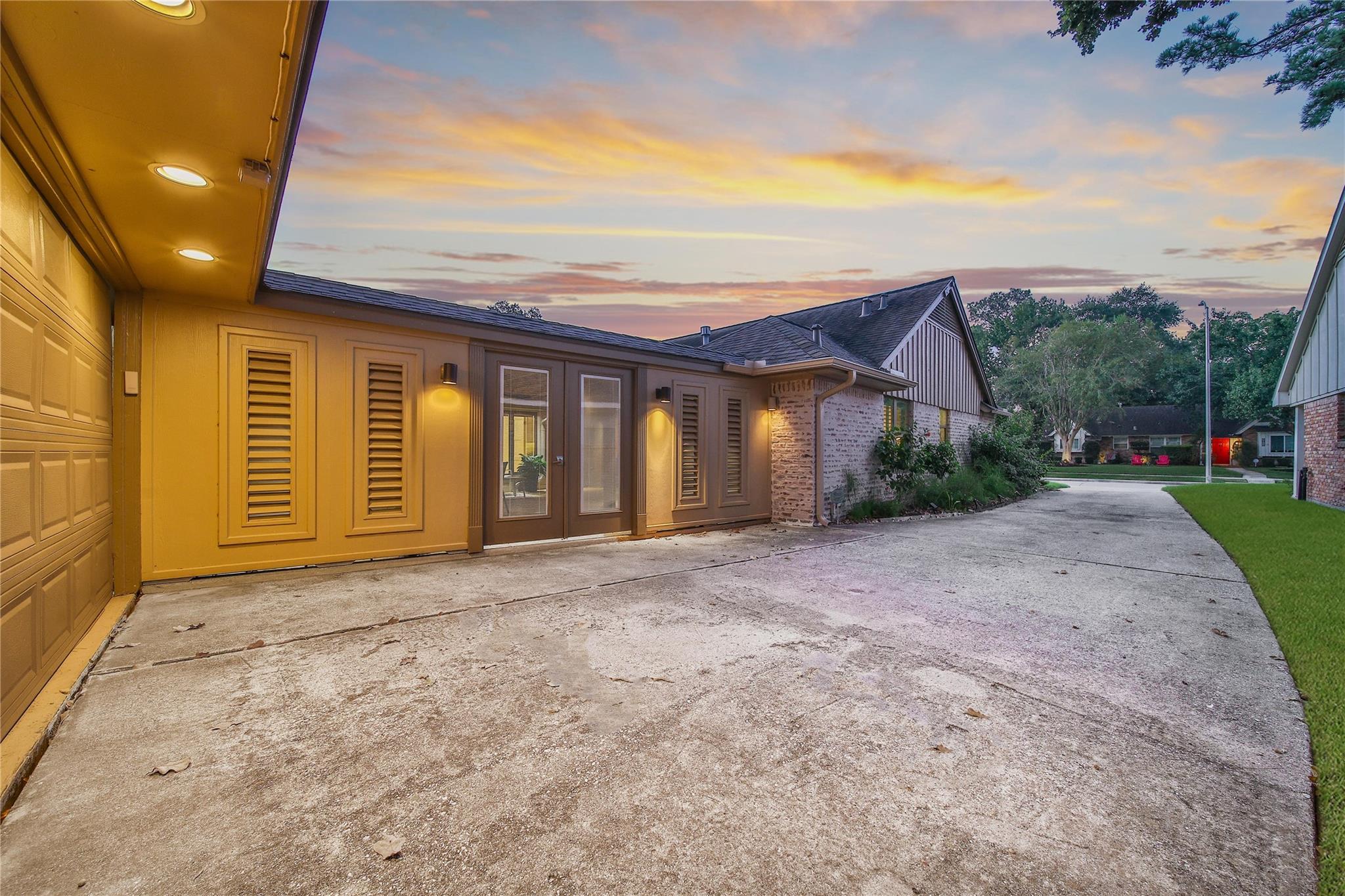 1010 Chamboard Lane