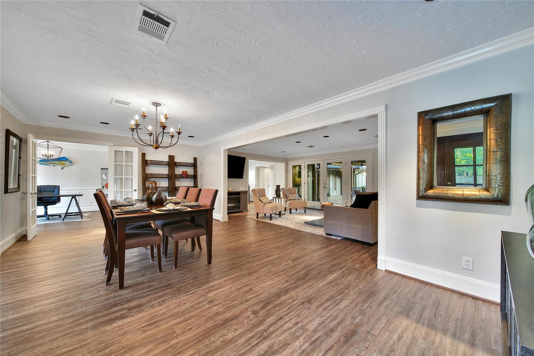 1010 Chamboard Lane