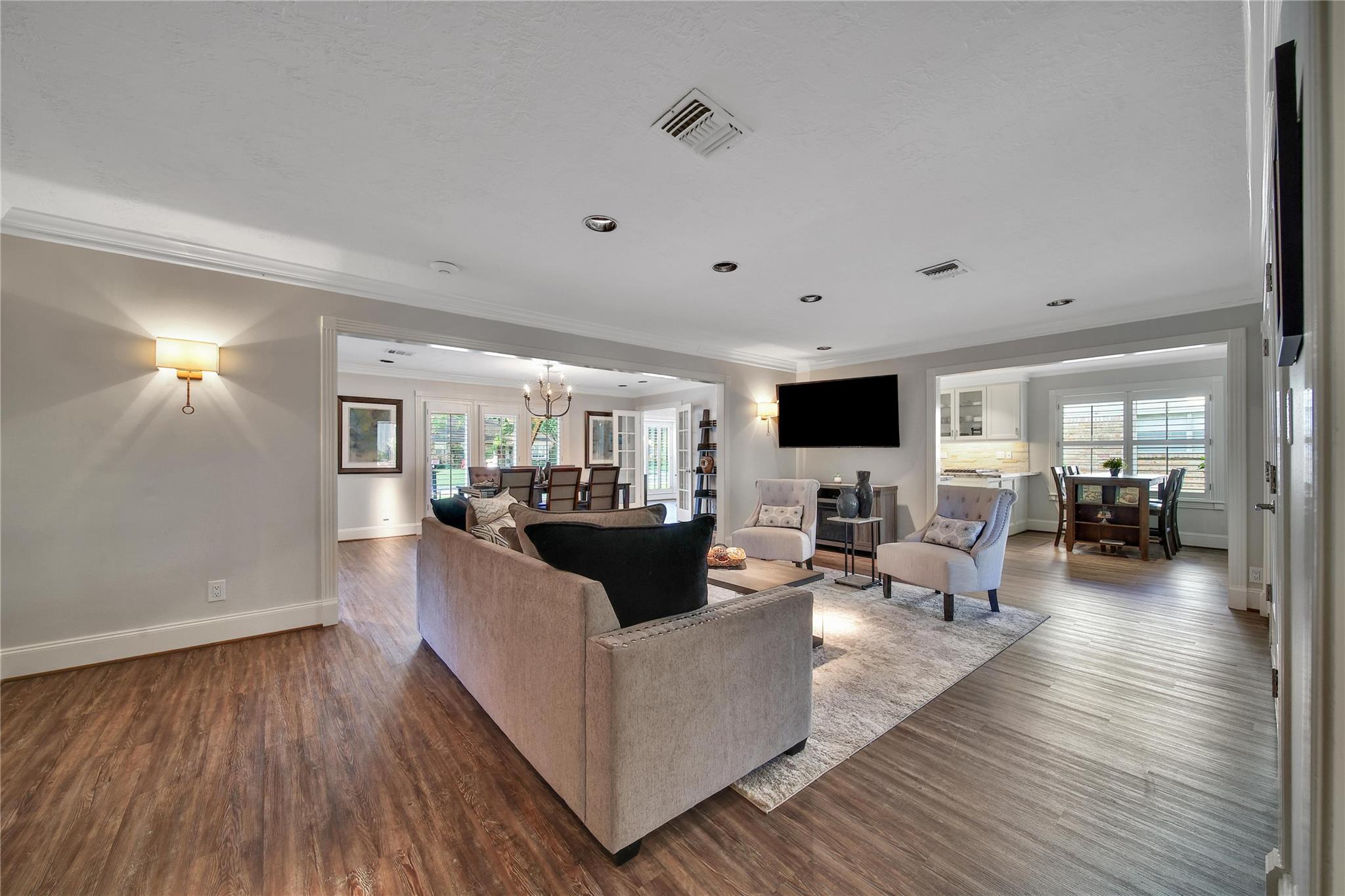 1010 Chamboard Lane