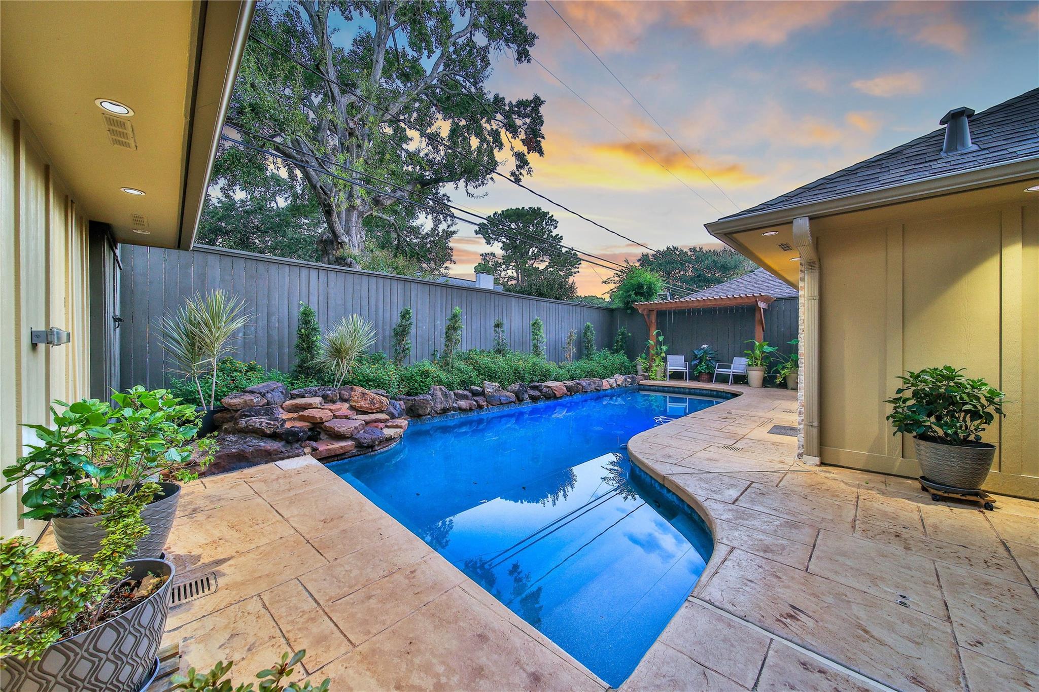 1010 Chamboard Lane