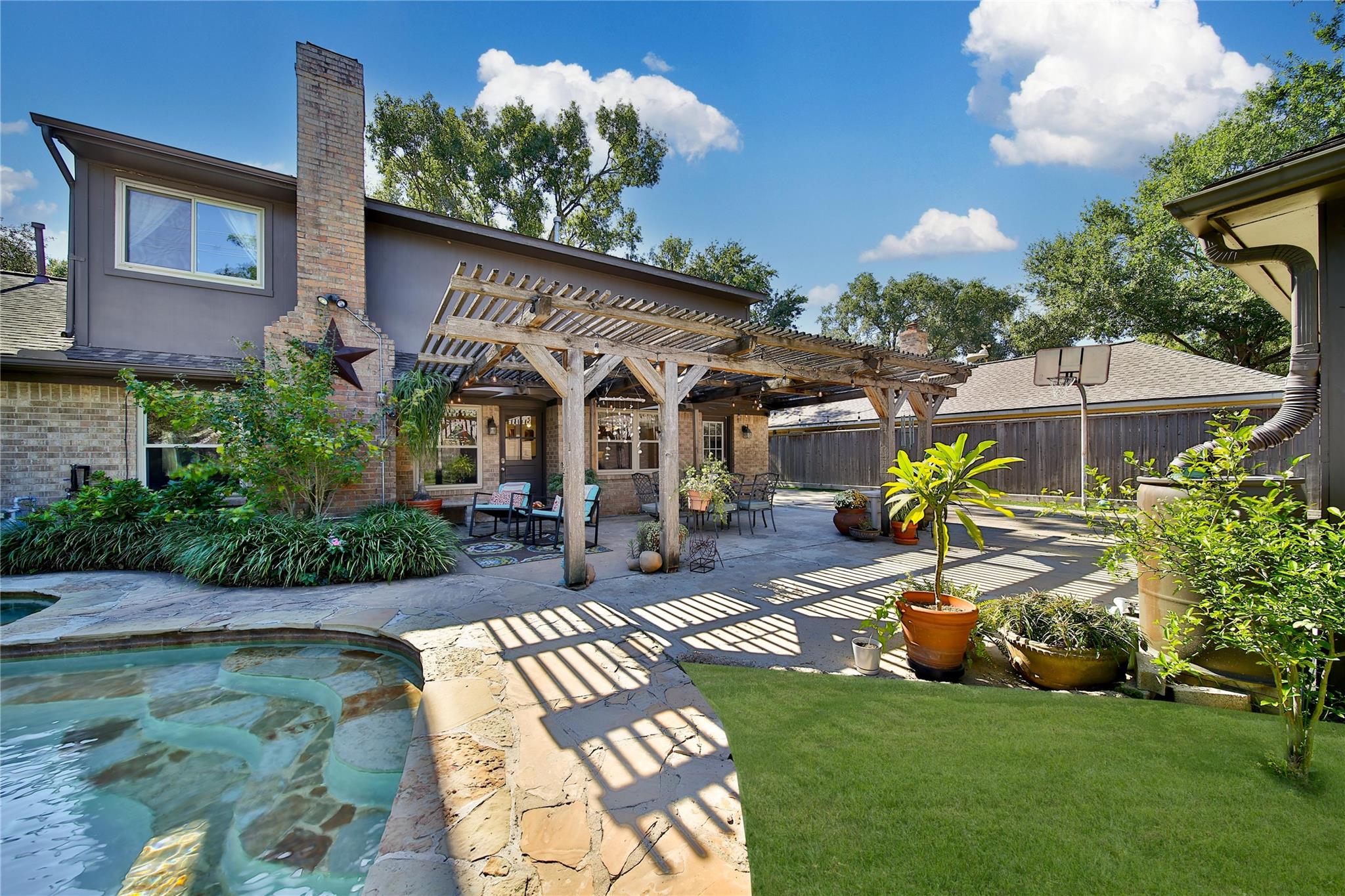 1012 Candlelight Lane