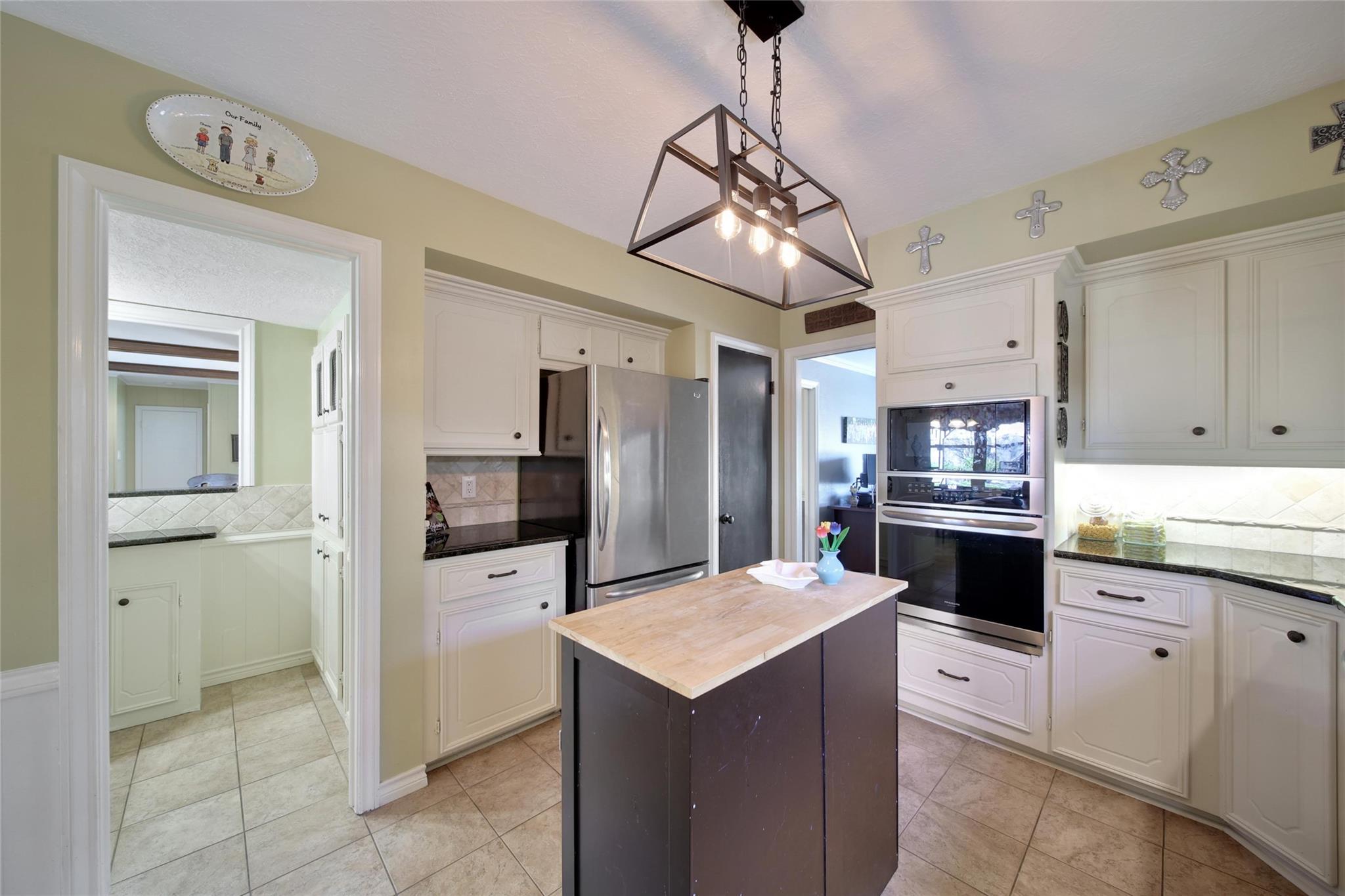 1012 Candlelight Lane