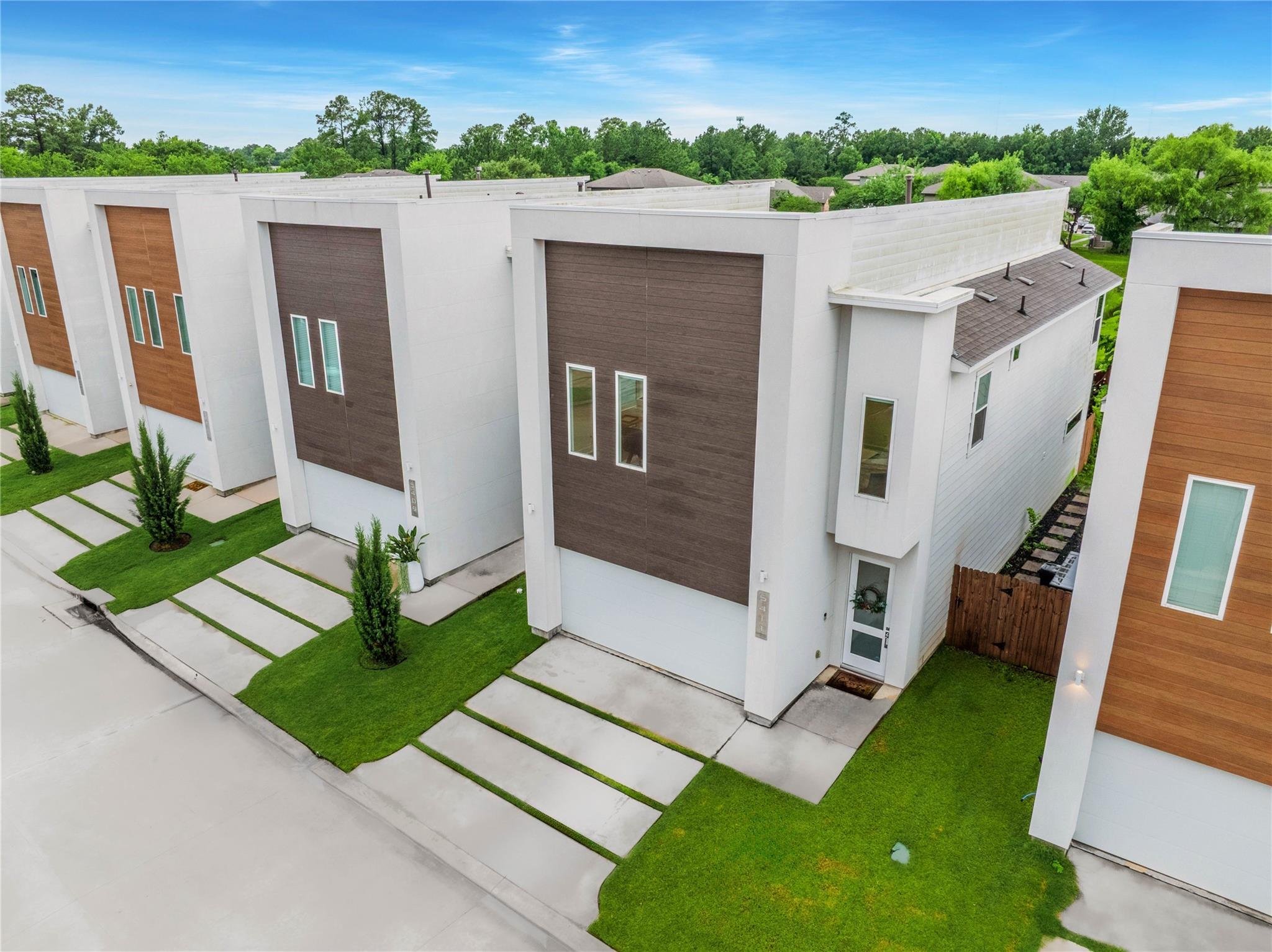 5411 Robusto Place
