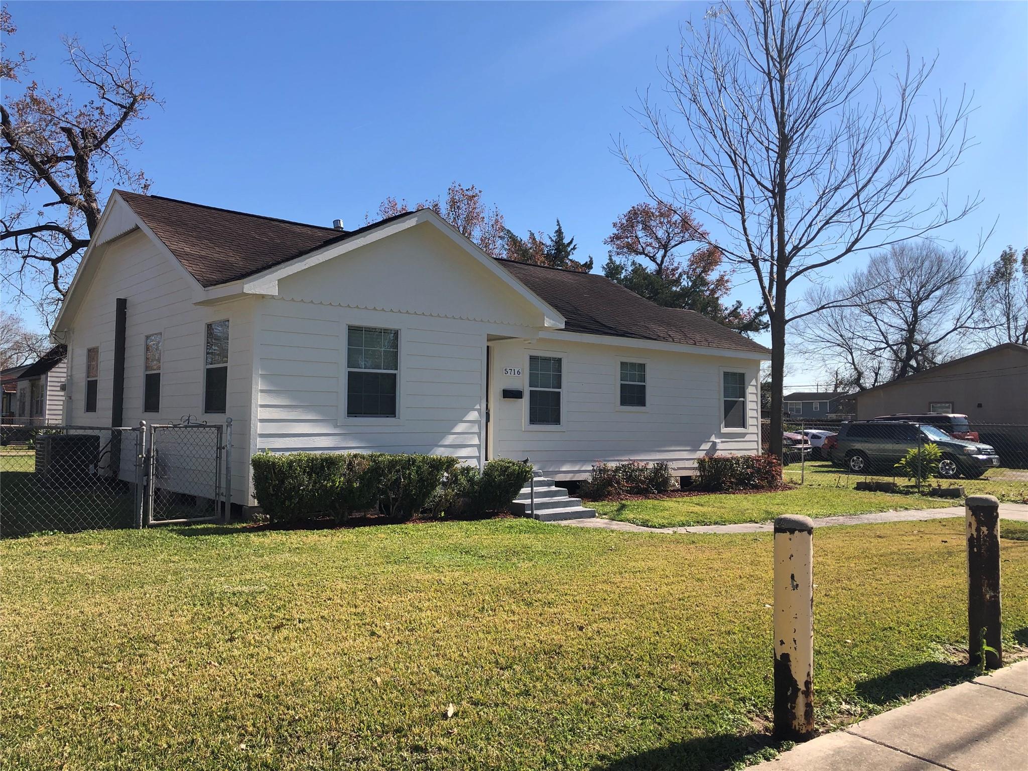 5716 Robertson Street, Houston