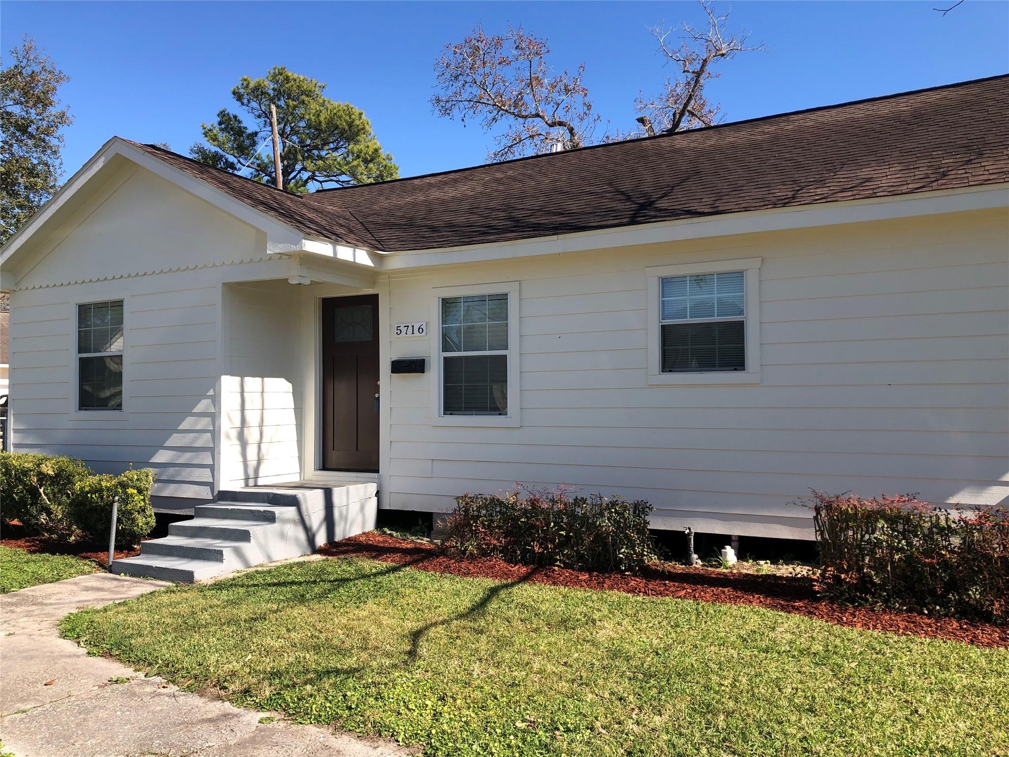 5716 Robertson Street, Houston