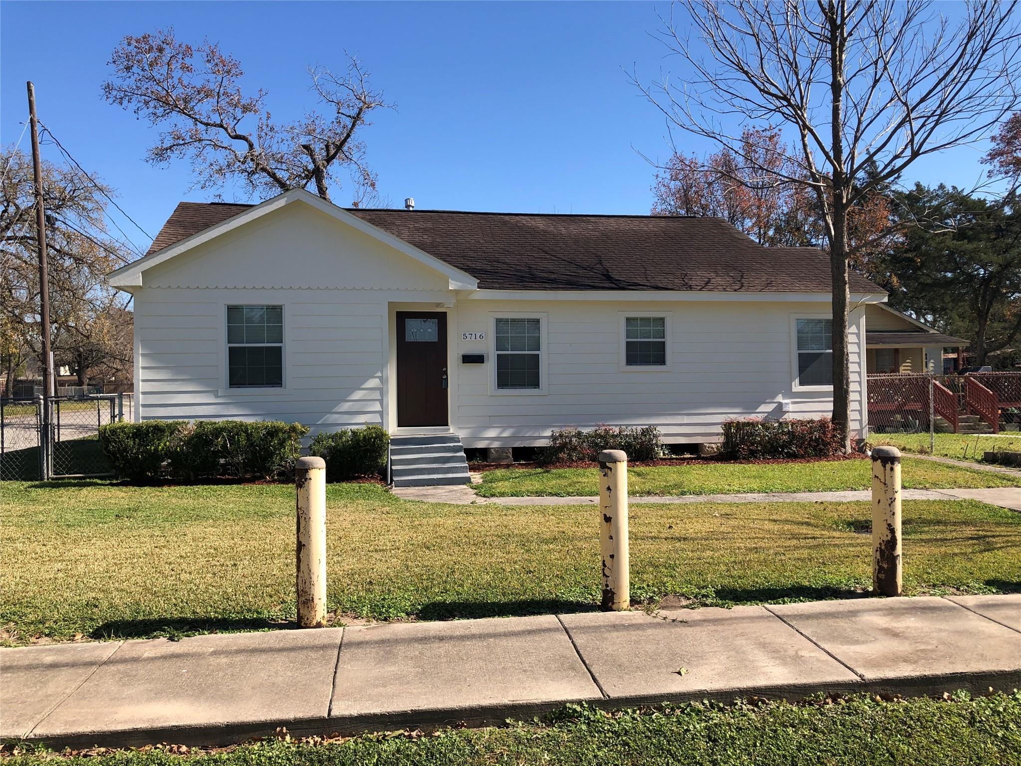 5716 Robertson Street, Houston