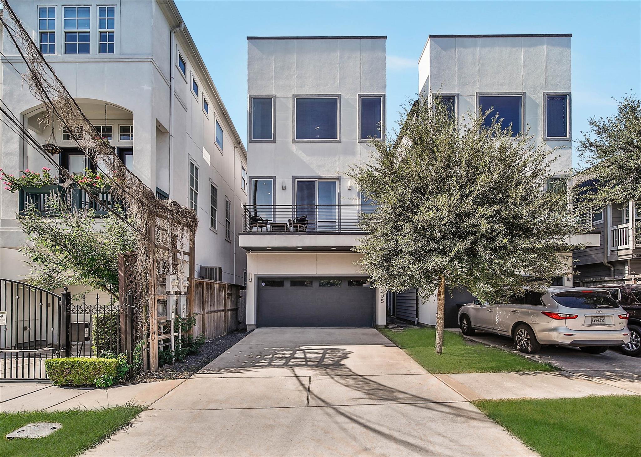 1205 E 28th Street