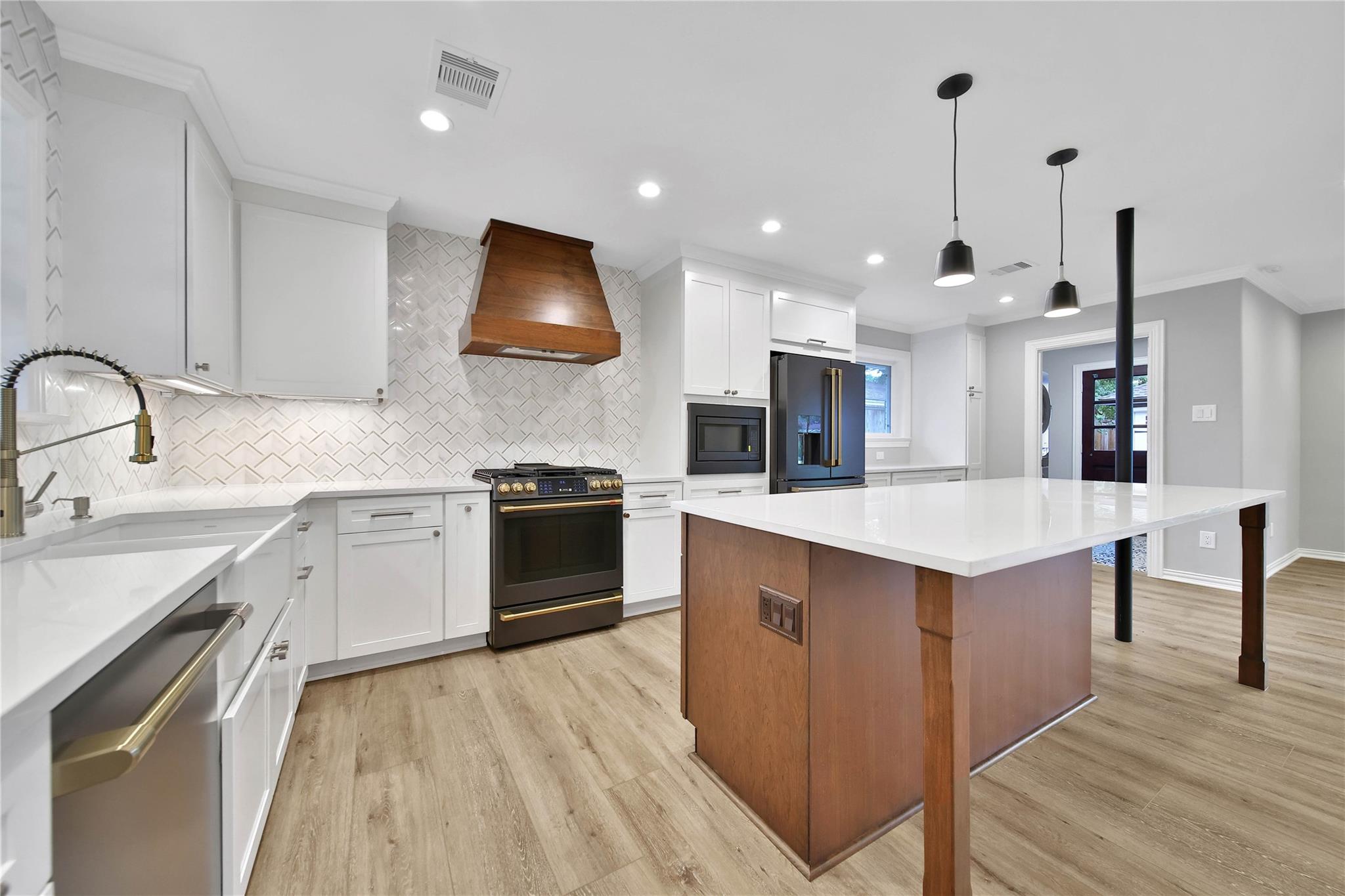 1146 Chamboard Lane
