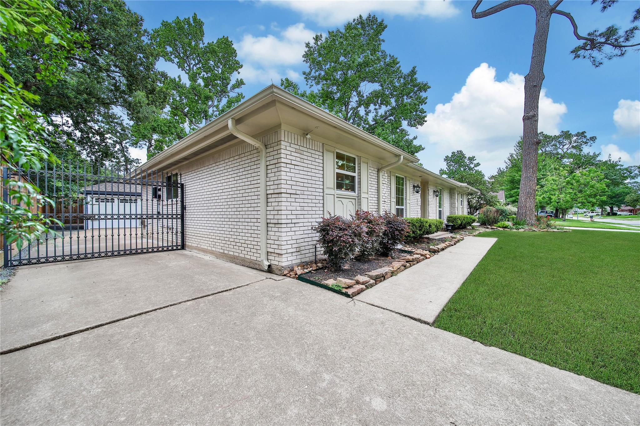 1146 Chamboard Lane