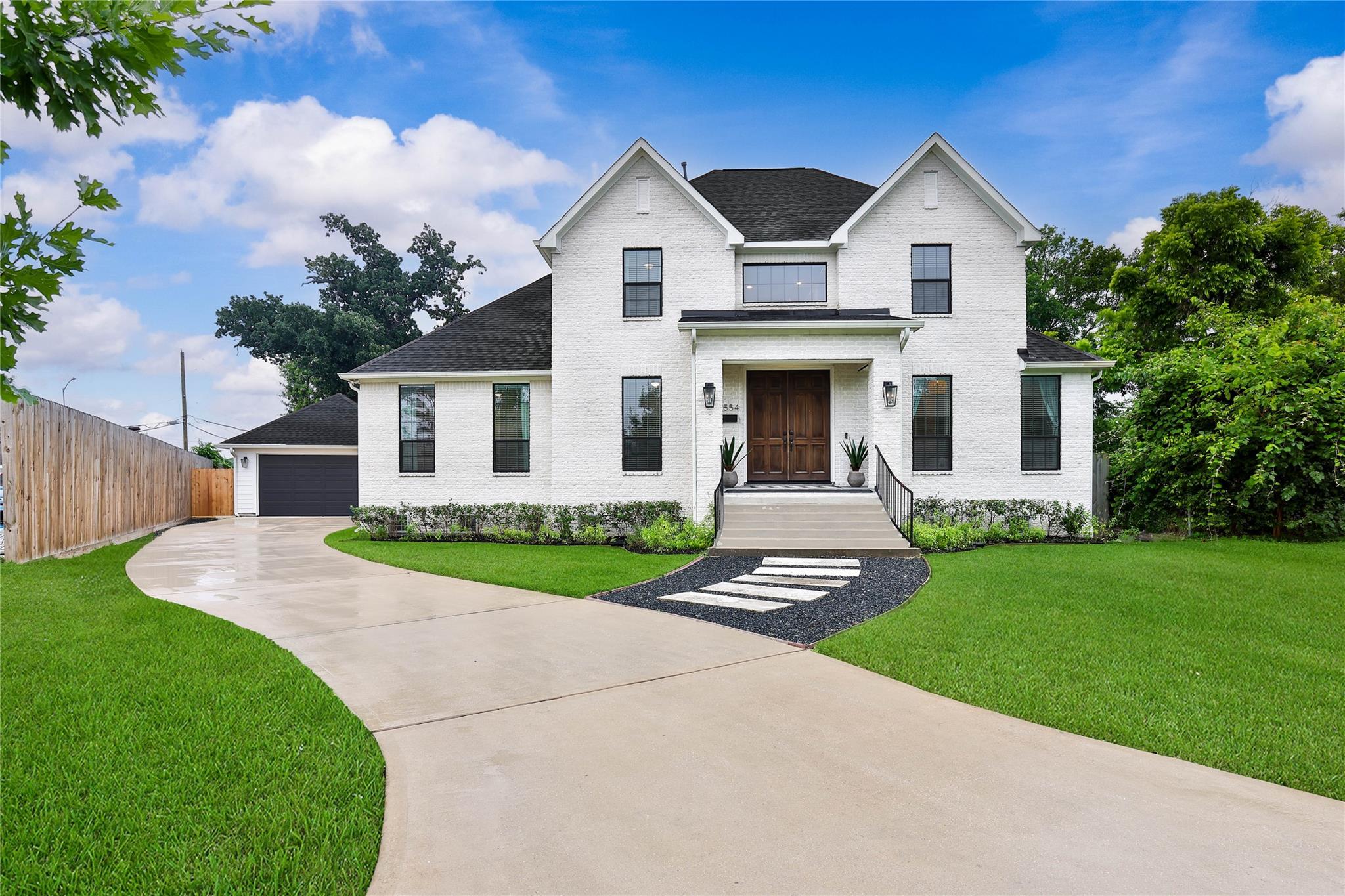 2554 Roy Circle