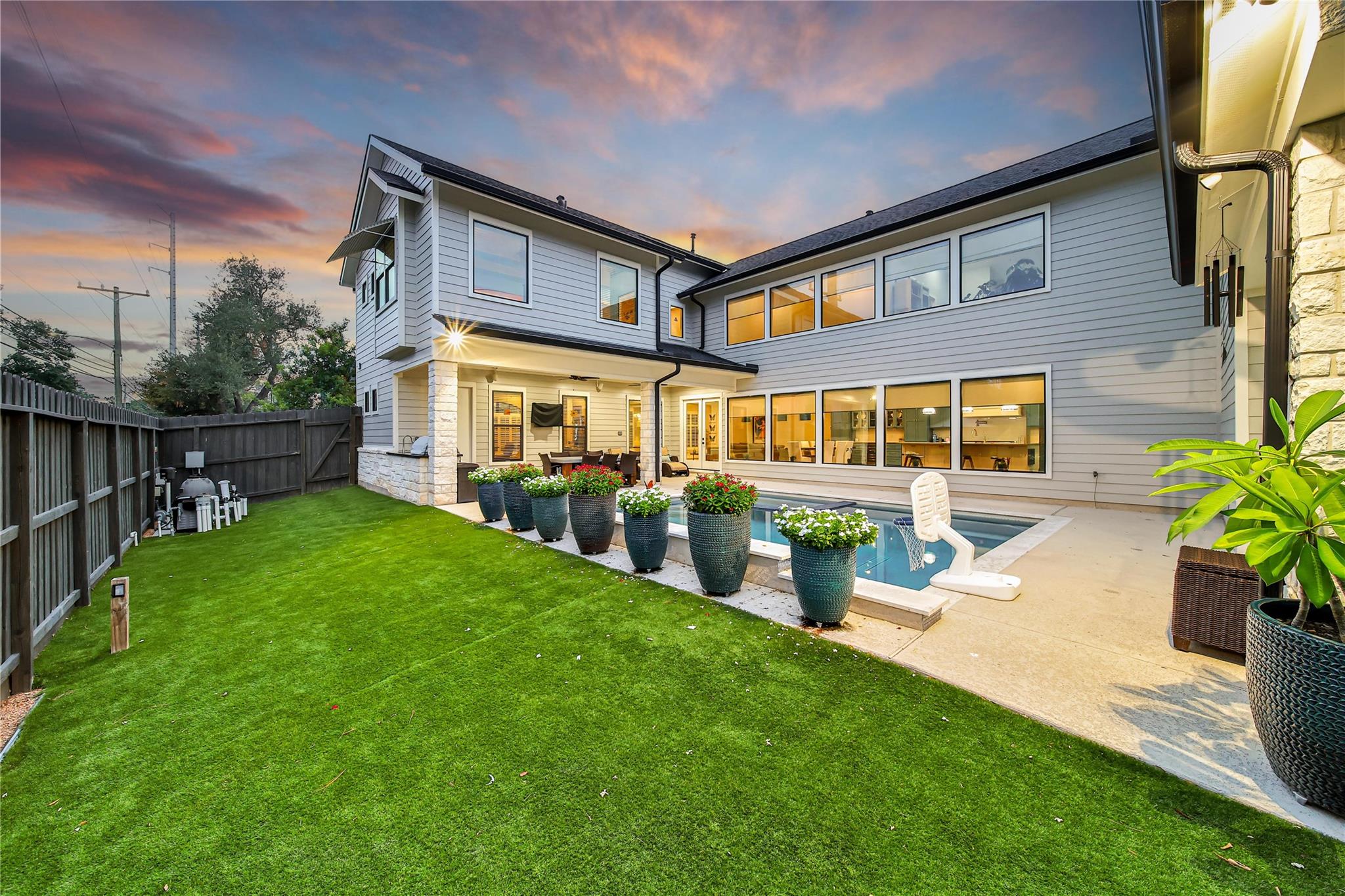 1353 Chantilly Lane