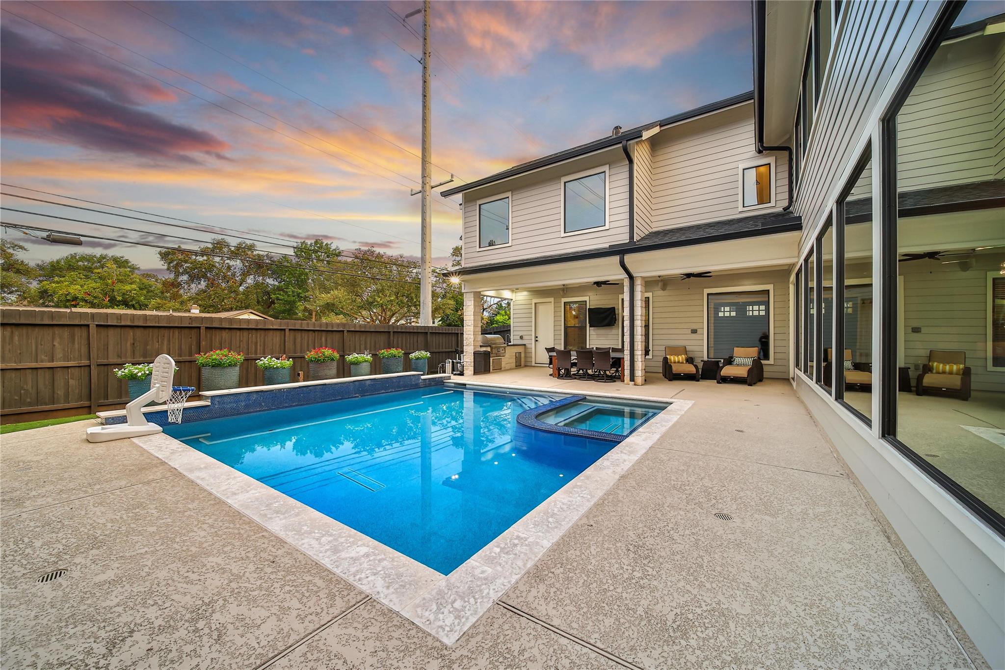1353 Chantilly Lane