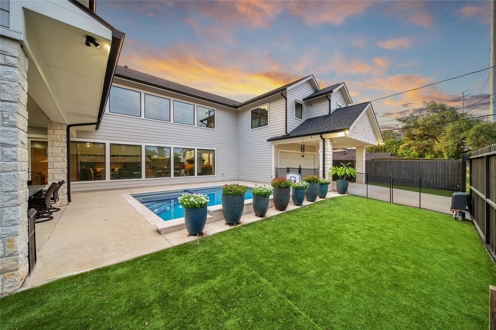 1353 Chantilly Lane