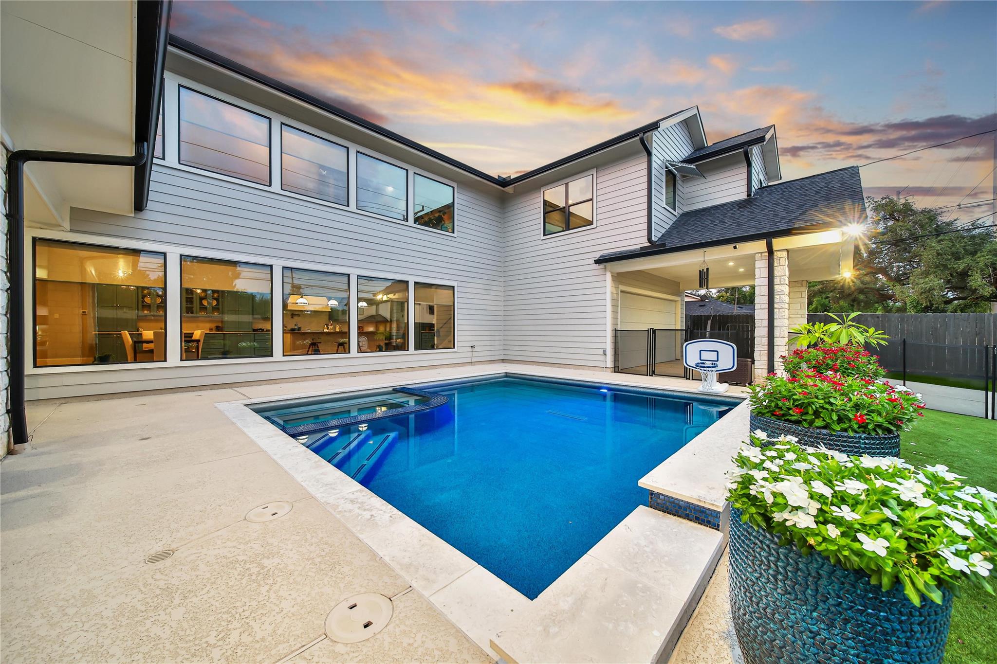 1353 Chantilly Lane