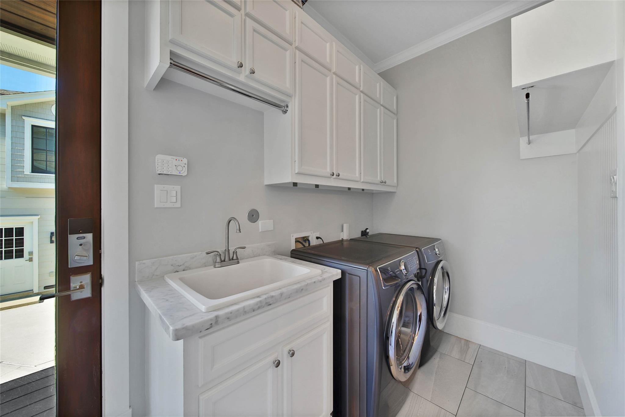 416 W 33rd Street