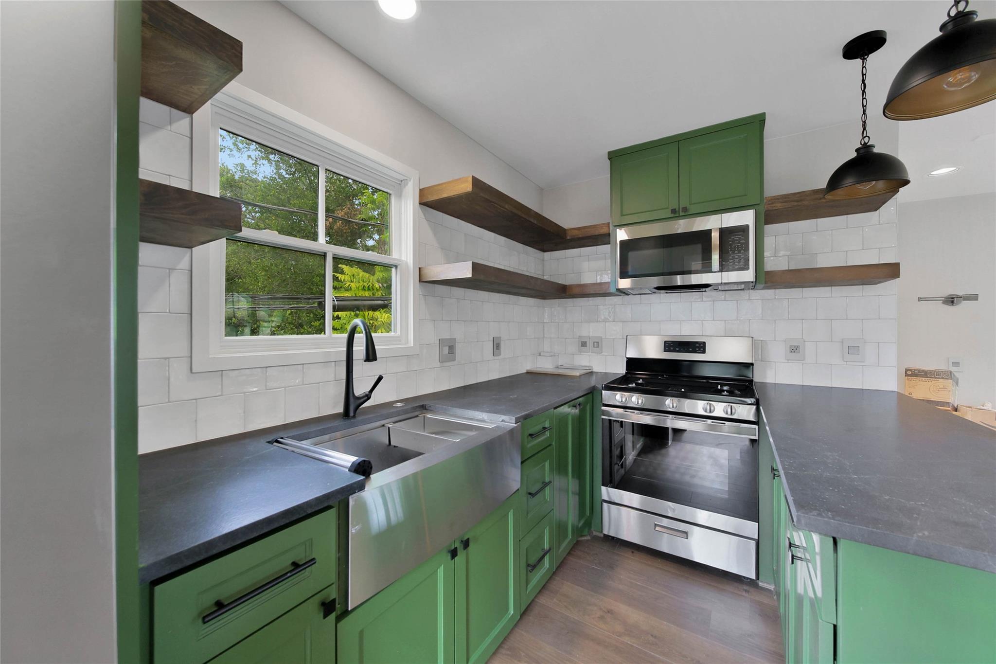 416 W 33rd Street