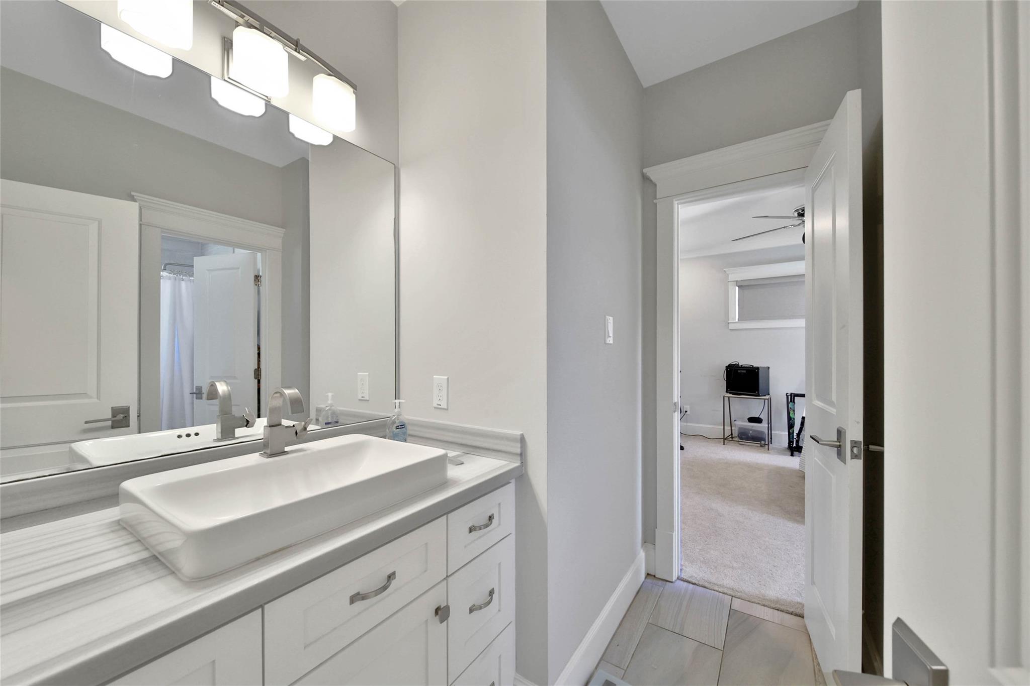 416 W 33rd Street