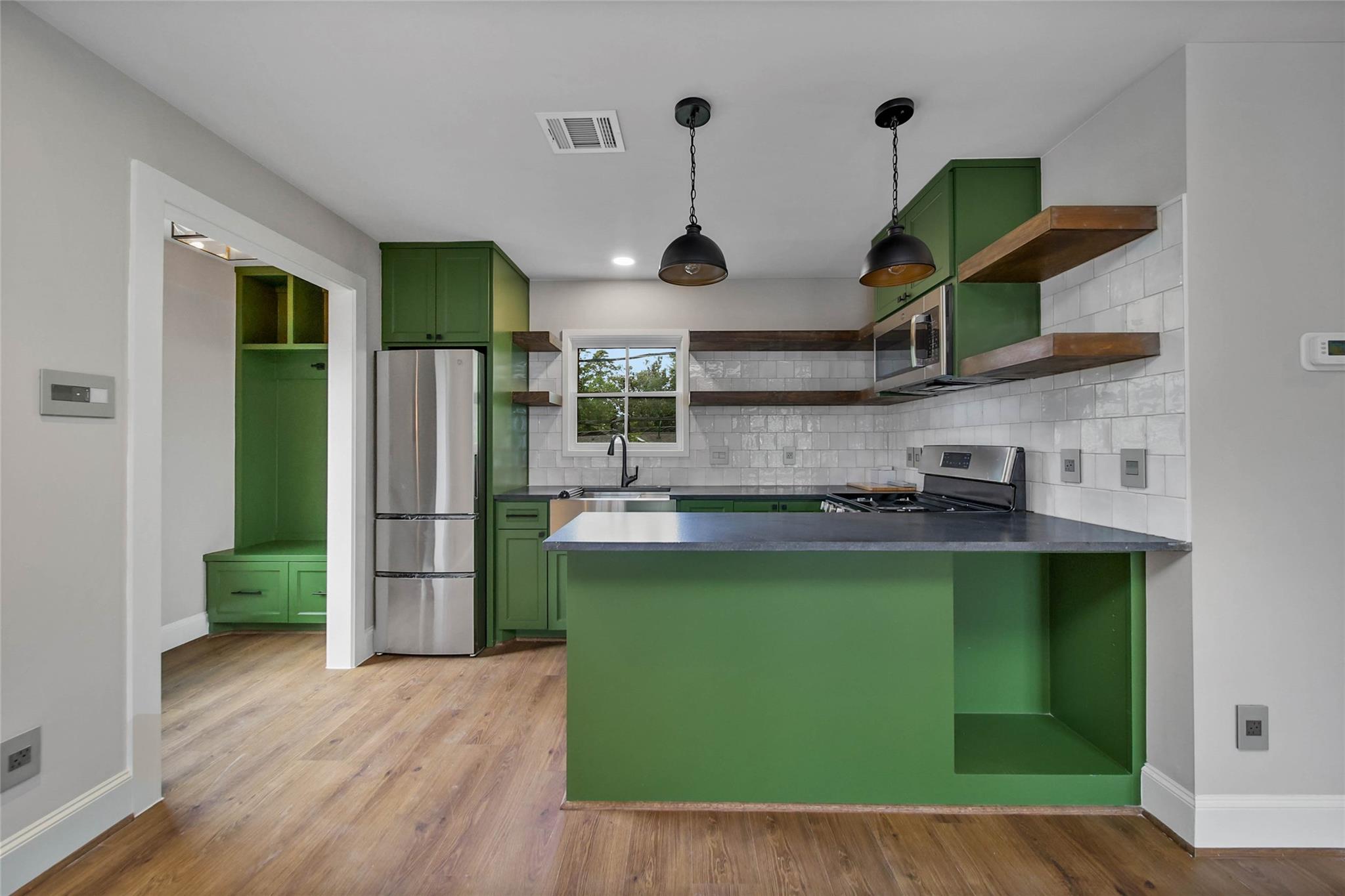 416 W 33rd Street