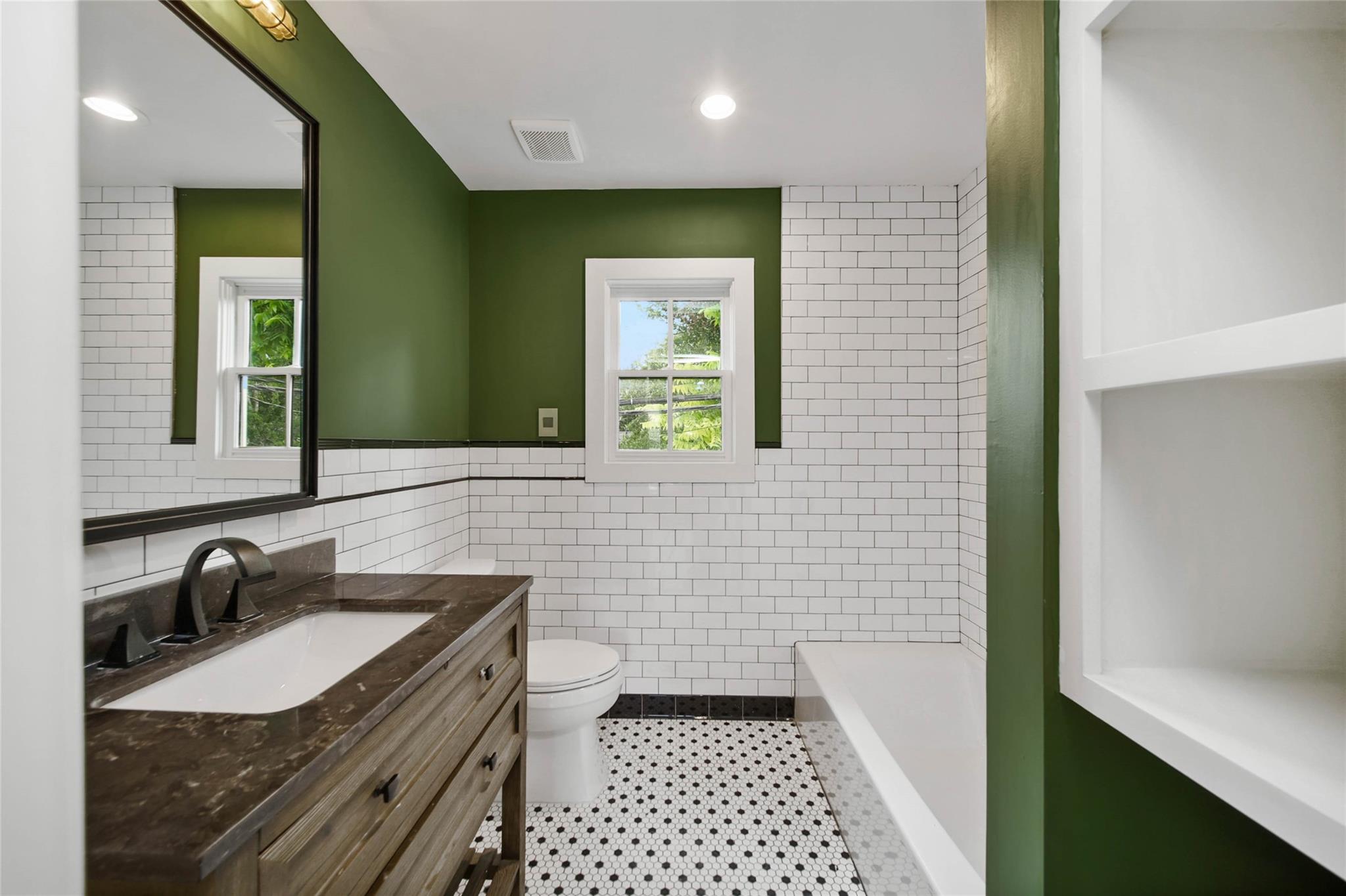 416 W 33rd Street