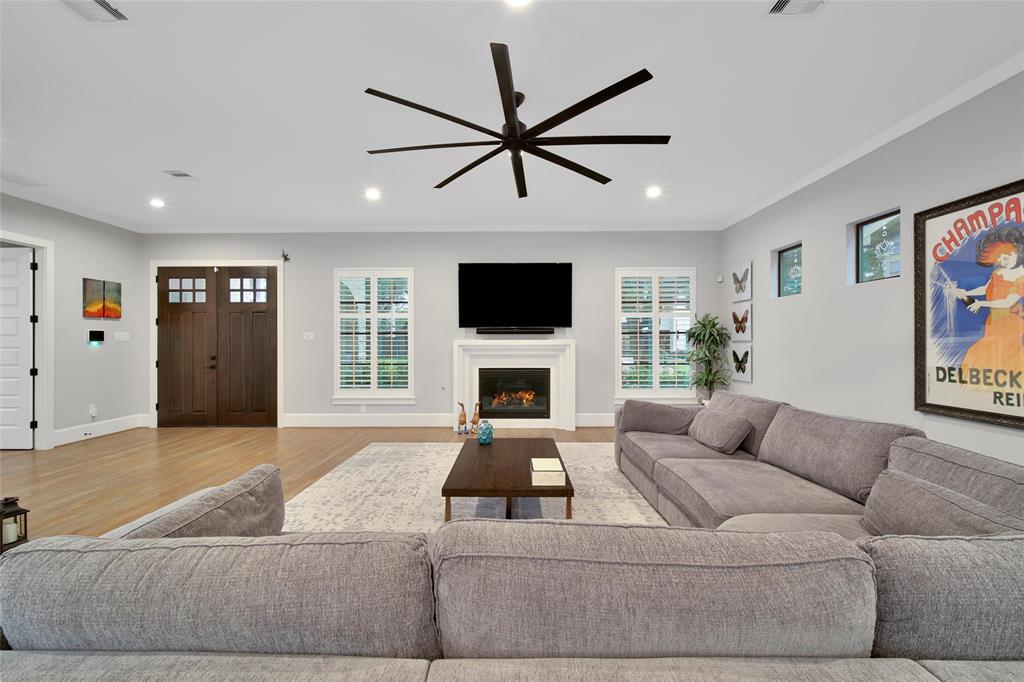 1353 Chantilly Lane