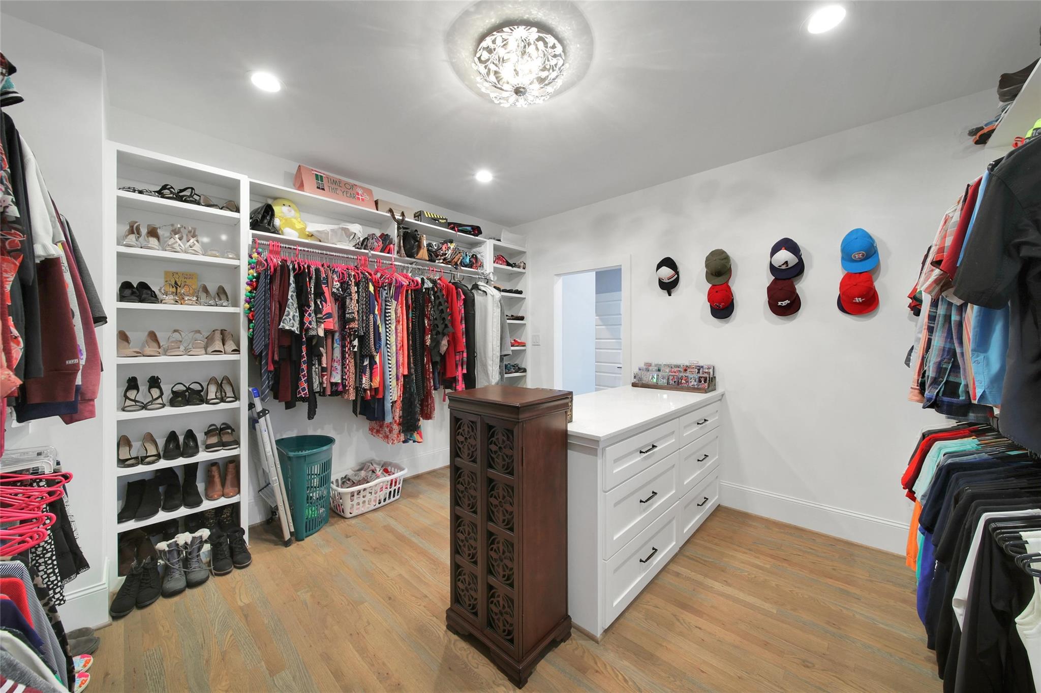 1353 Chantilly Lane
