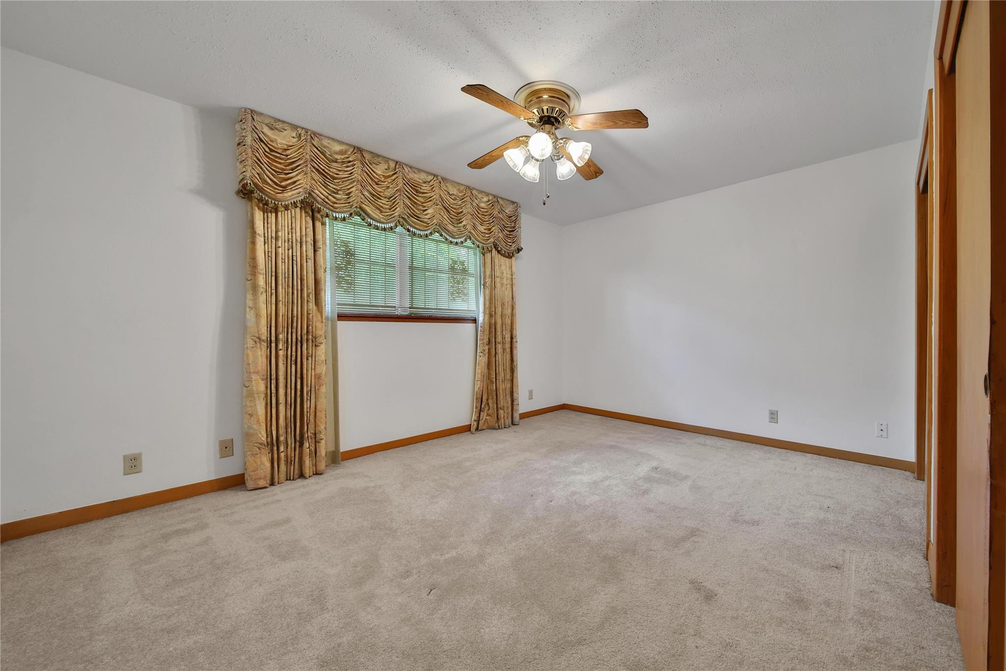 115 E Thornton Road