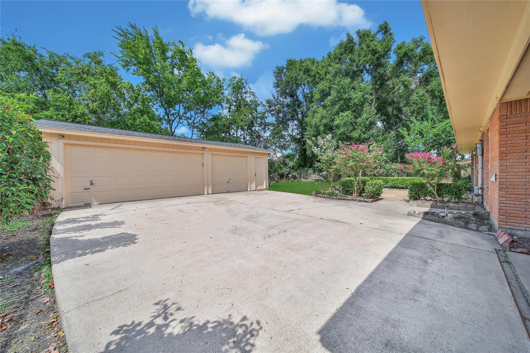 115 E Thornton Road