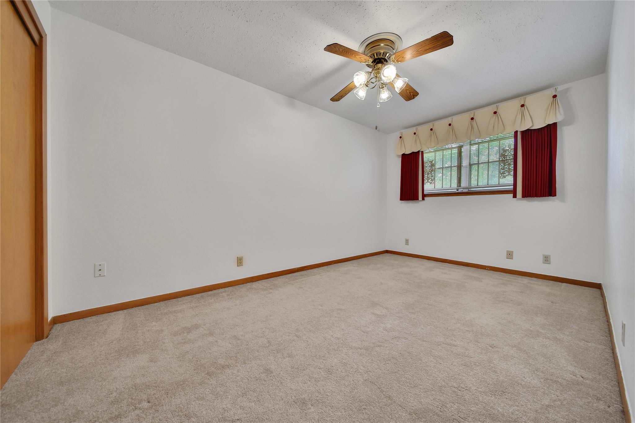 115 E Thornton Road