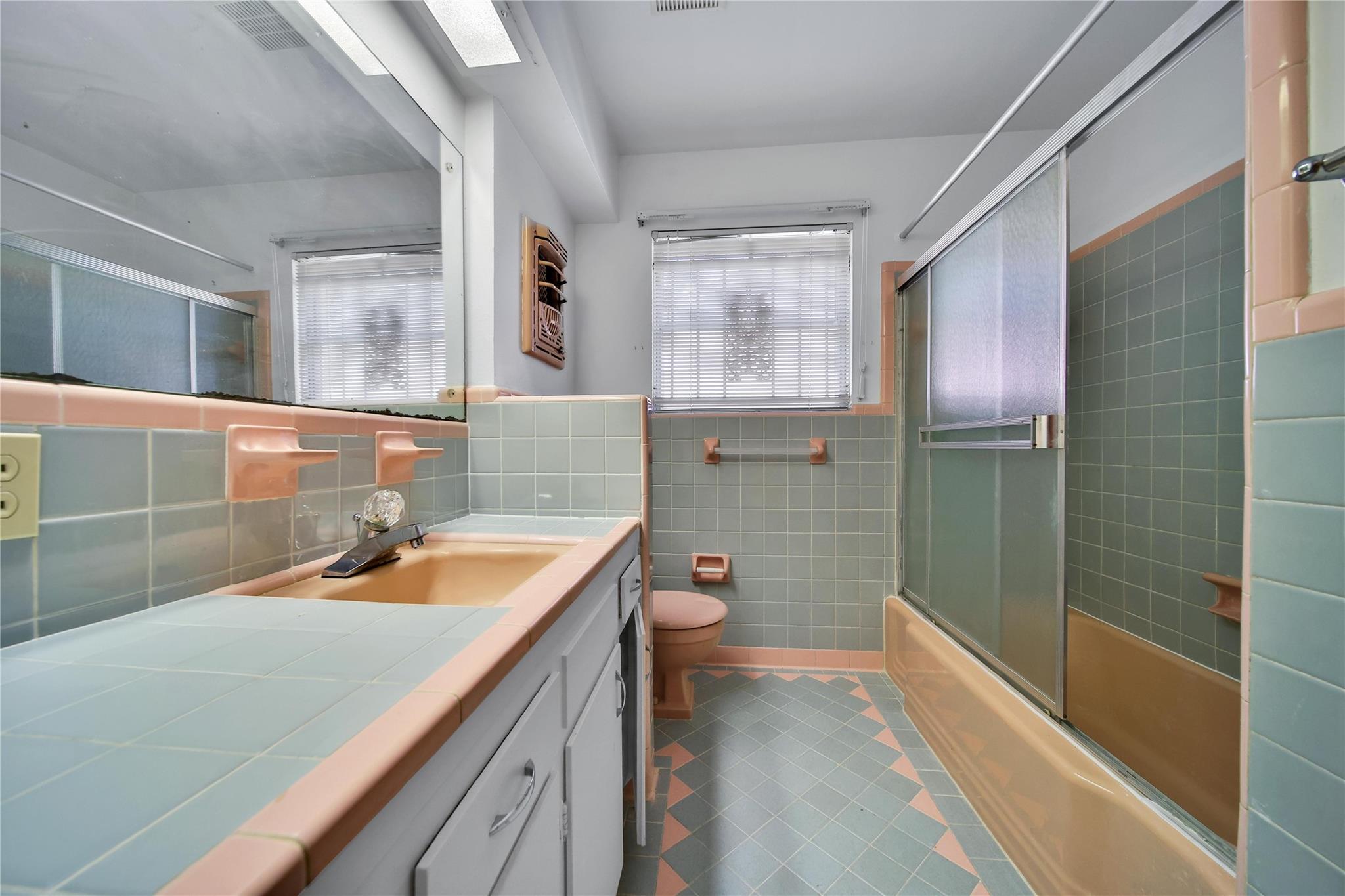 115 E Thornton Road