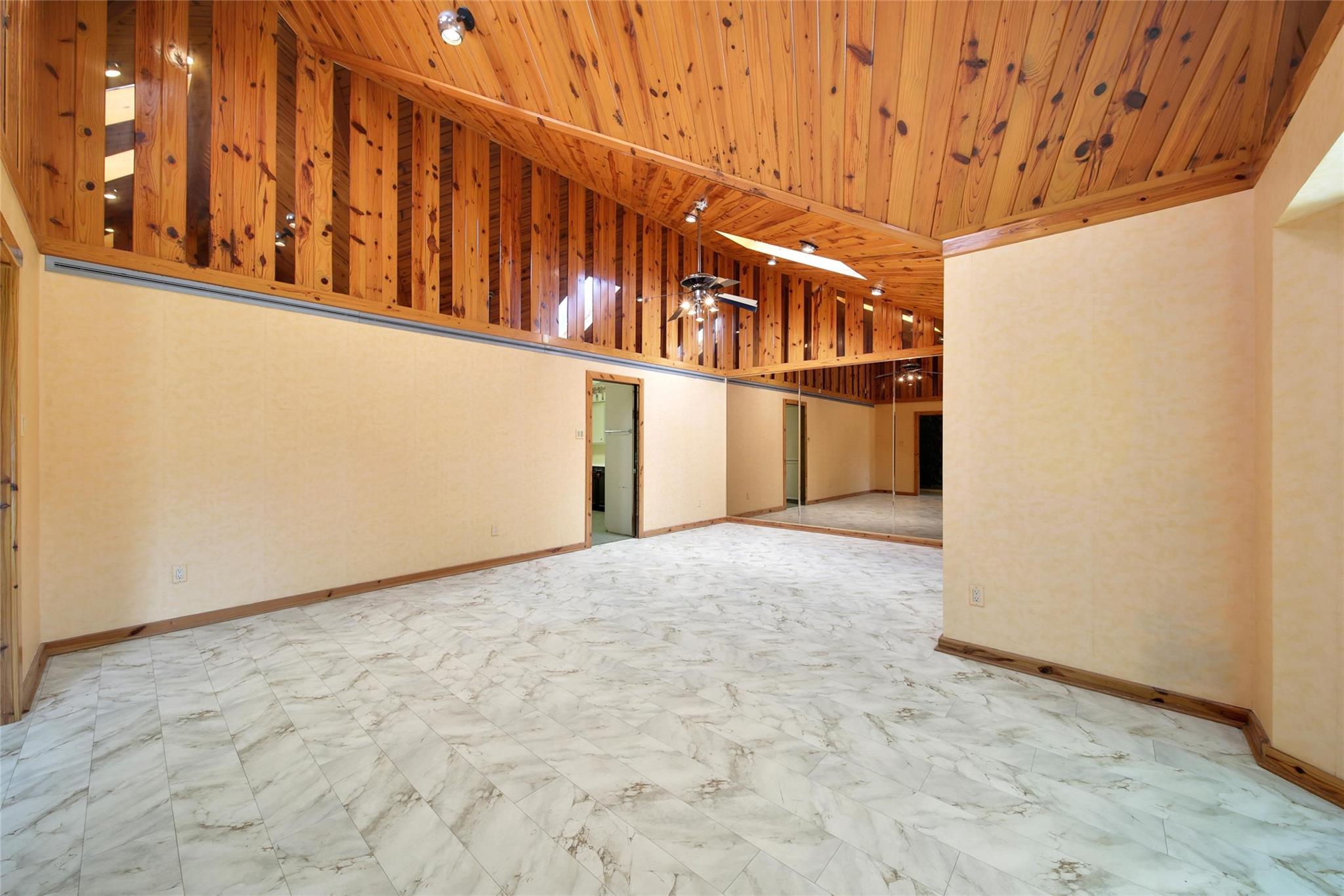 1039 Cheshire Lane