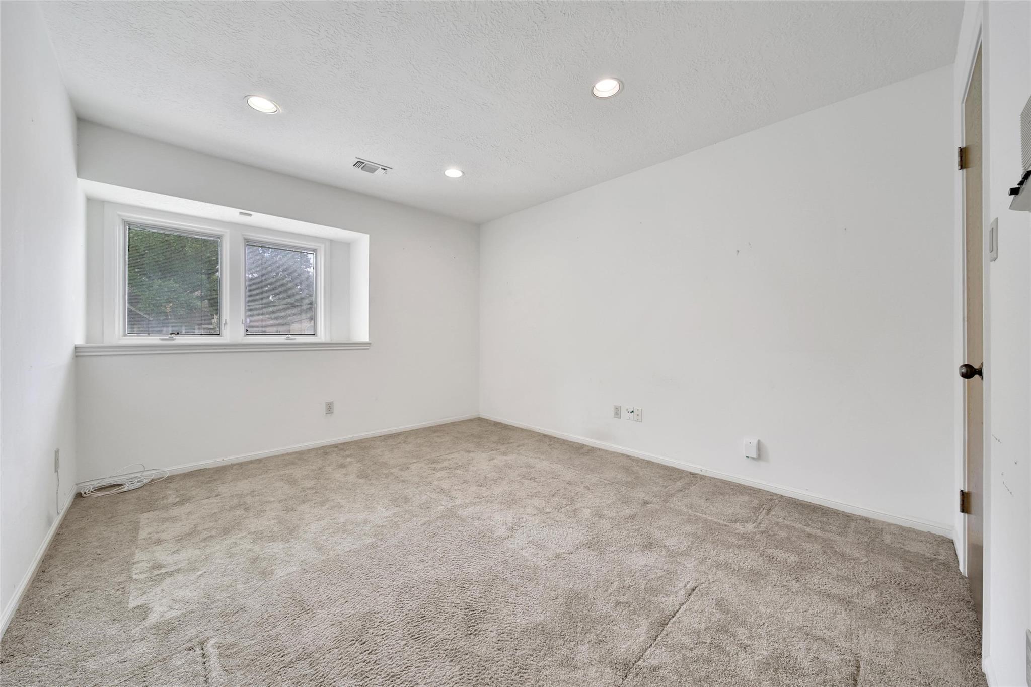 1039 Cheshire Lane