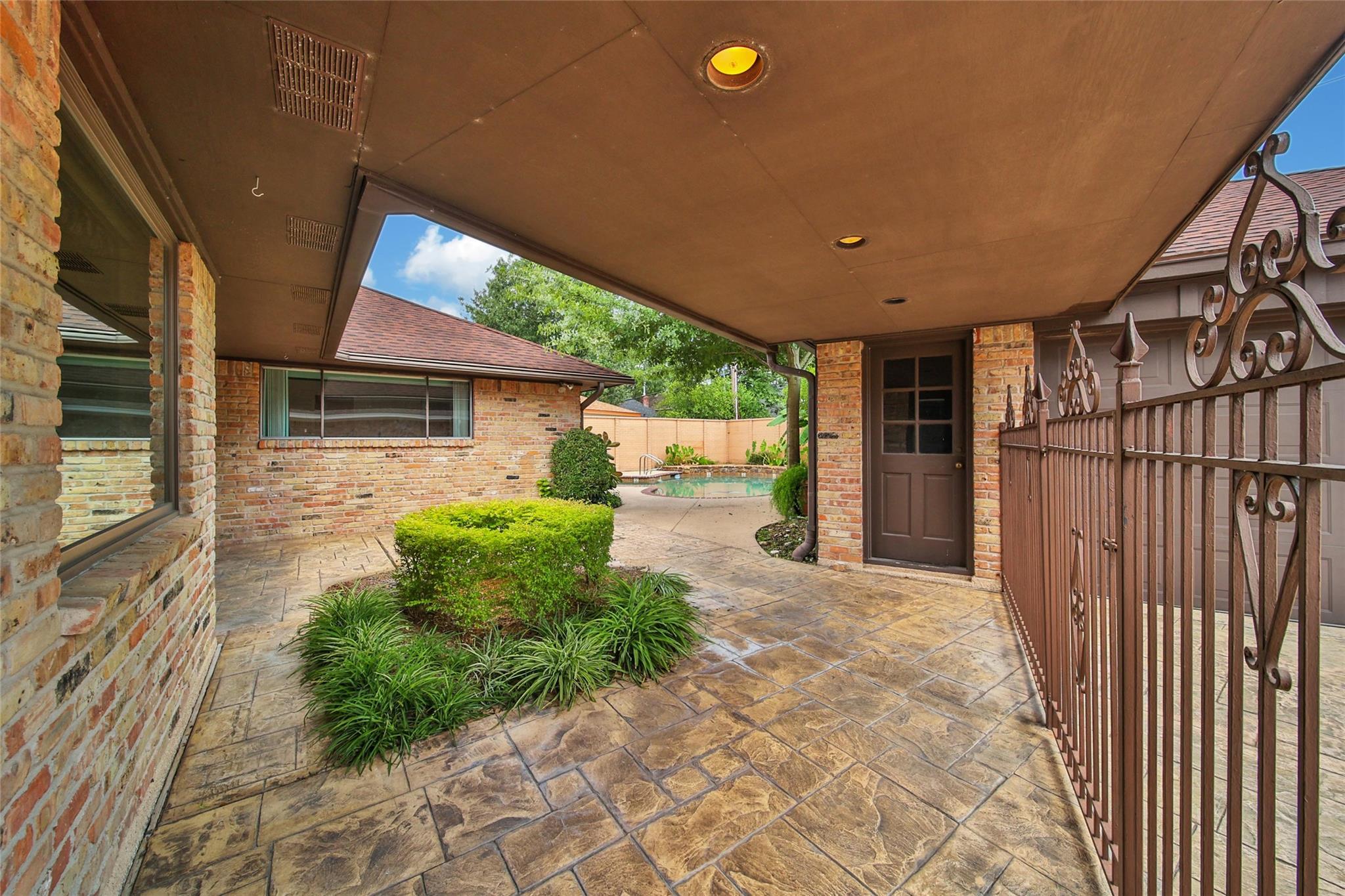 1039 Cheshire Lane