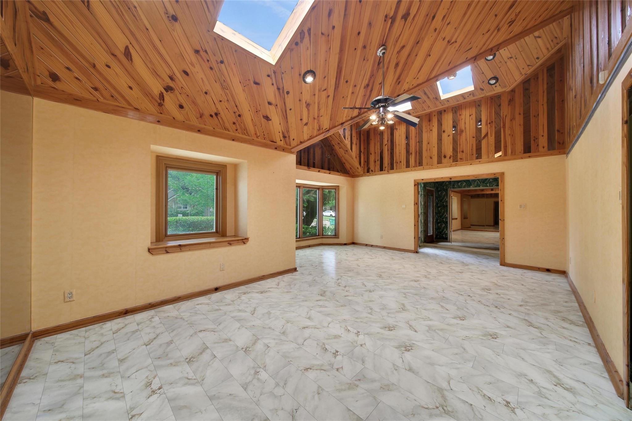 1039 Cheshire Lane