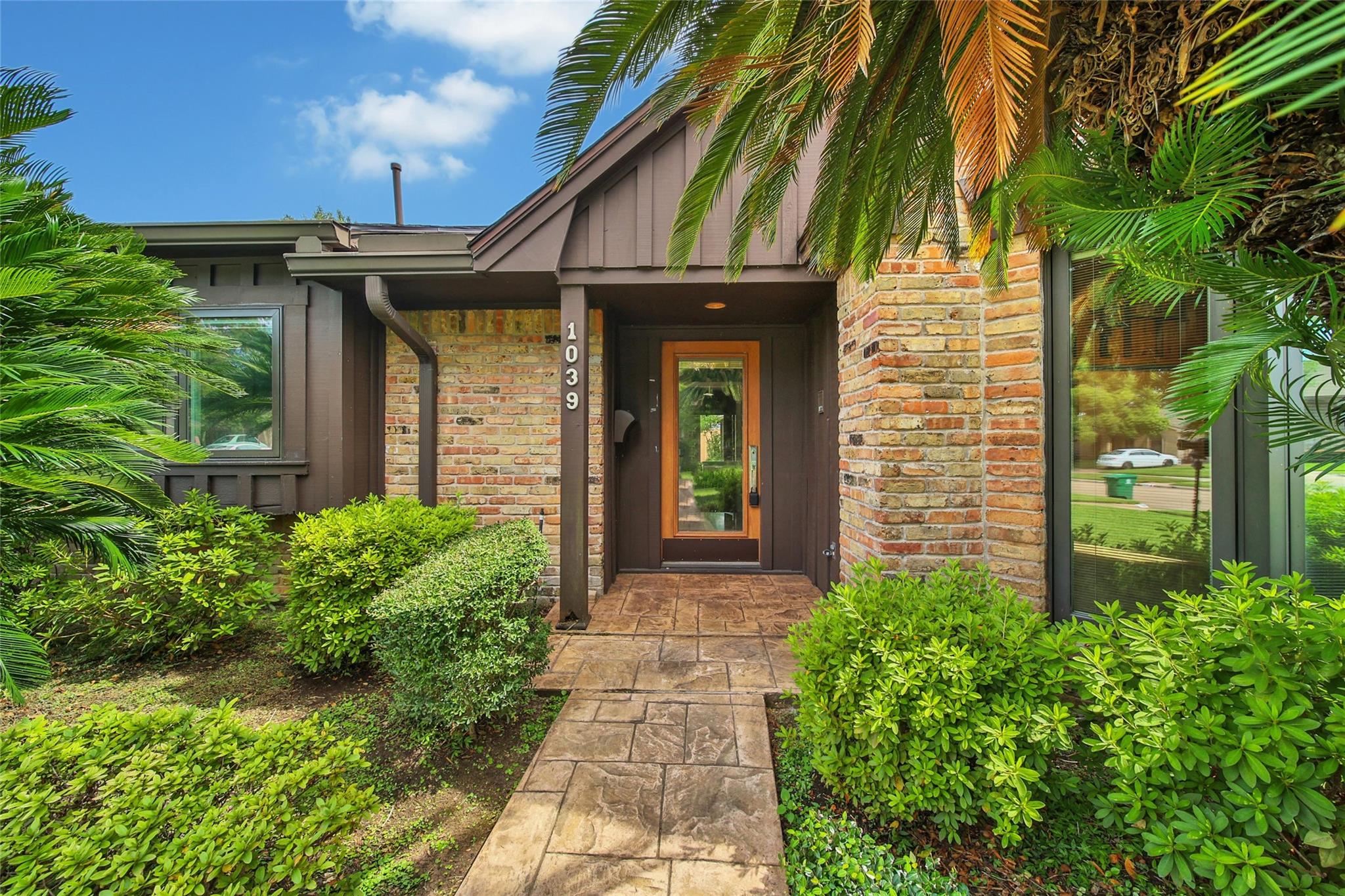 1039 Cheshire Lane