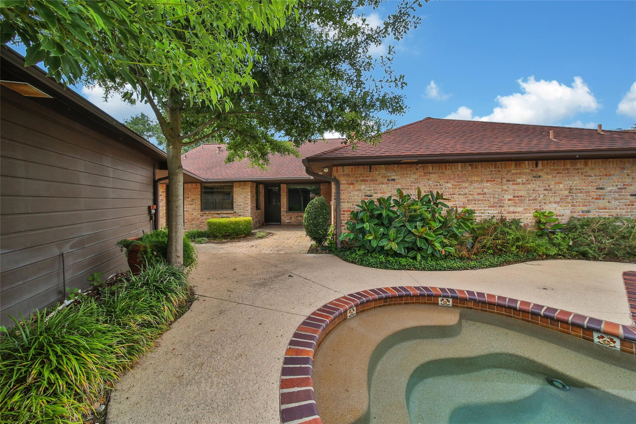 1039 Cheshire Lane