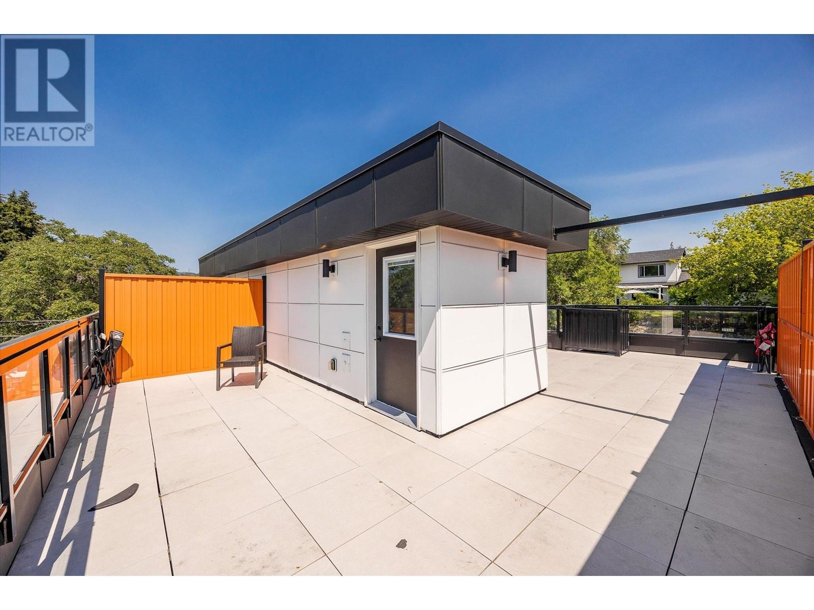 1520 Lakeview Street