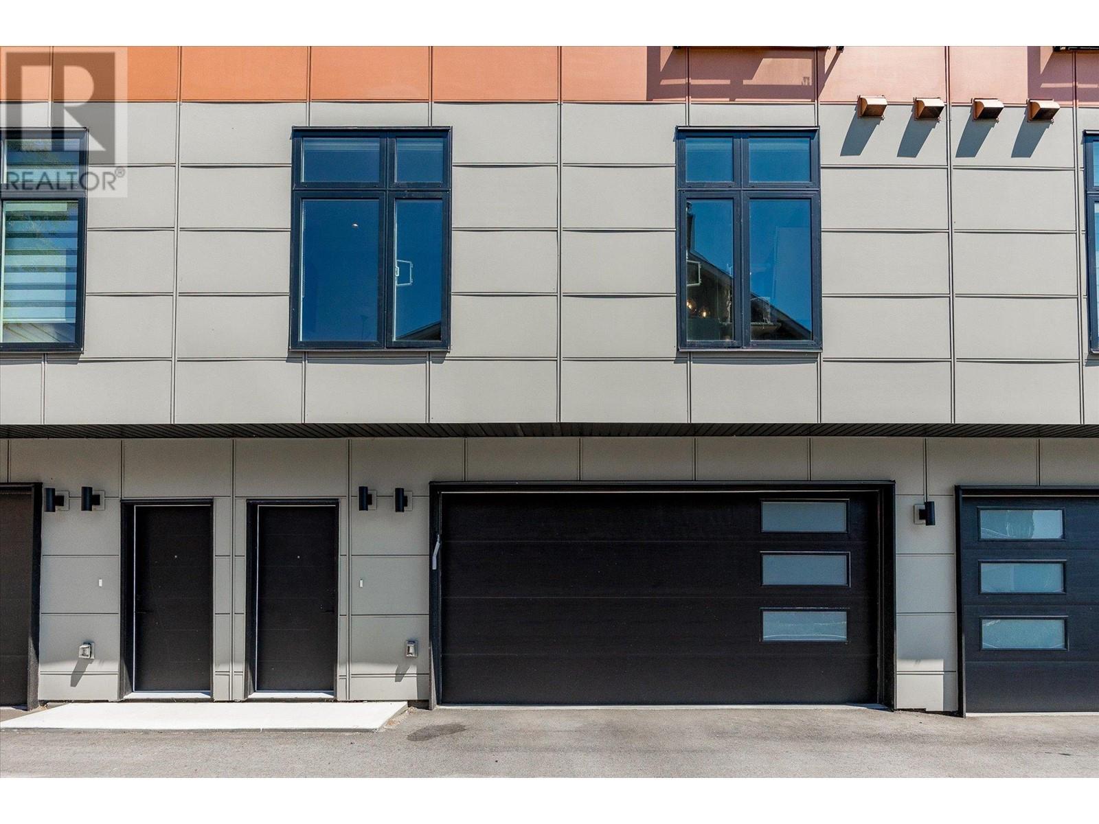 1520 Lakeview Street