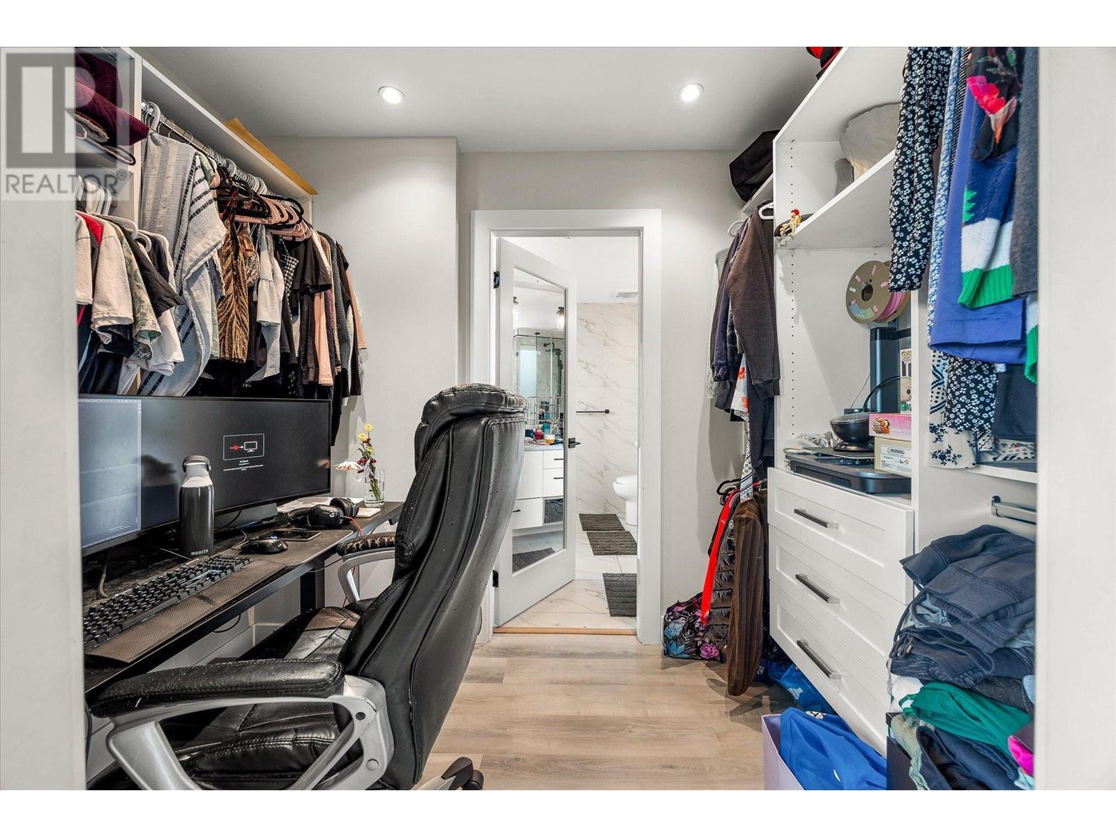 1520 Lakeview Street