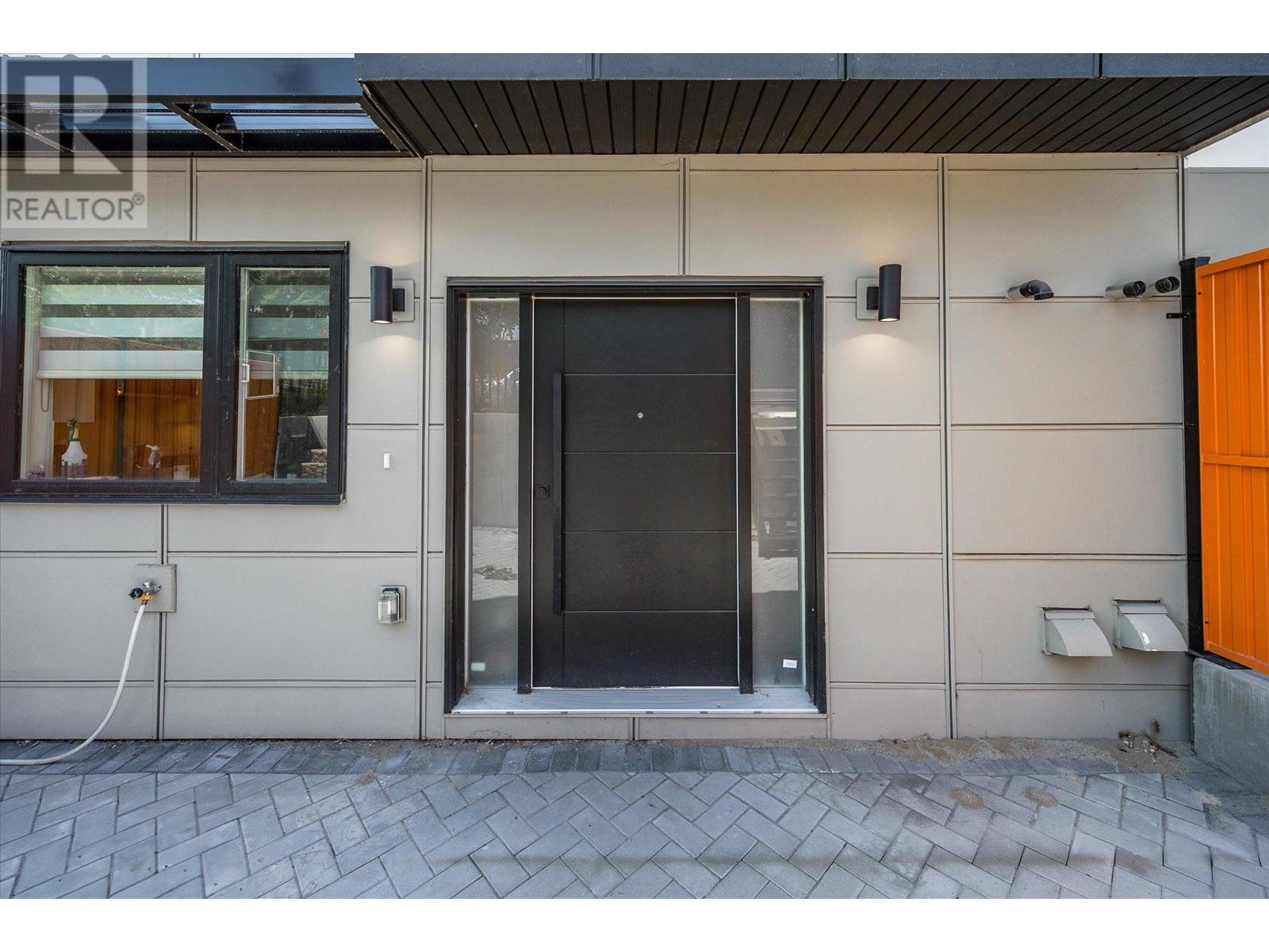 1520 Lakeview Street